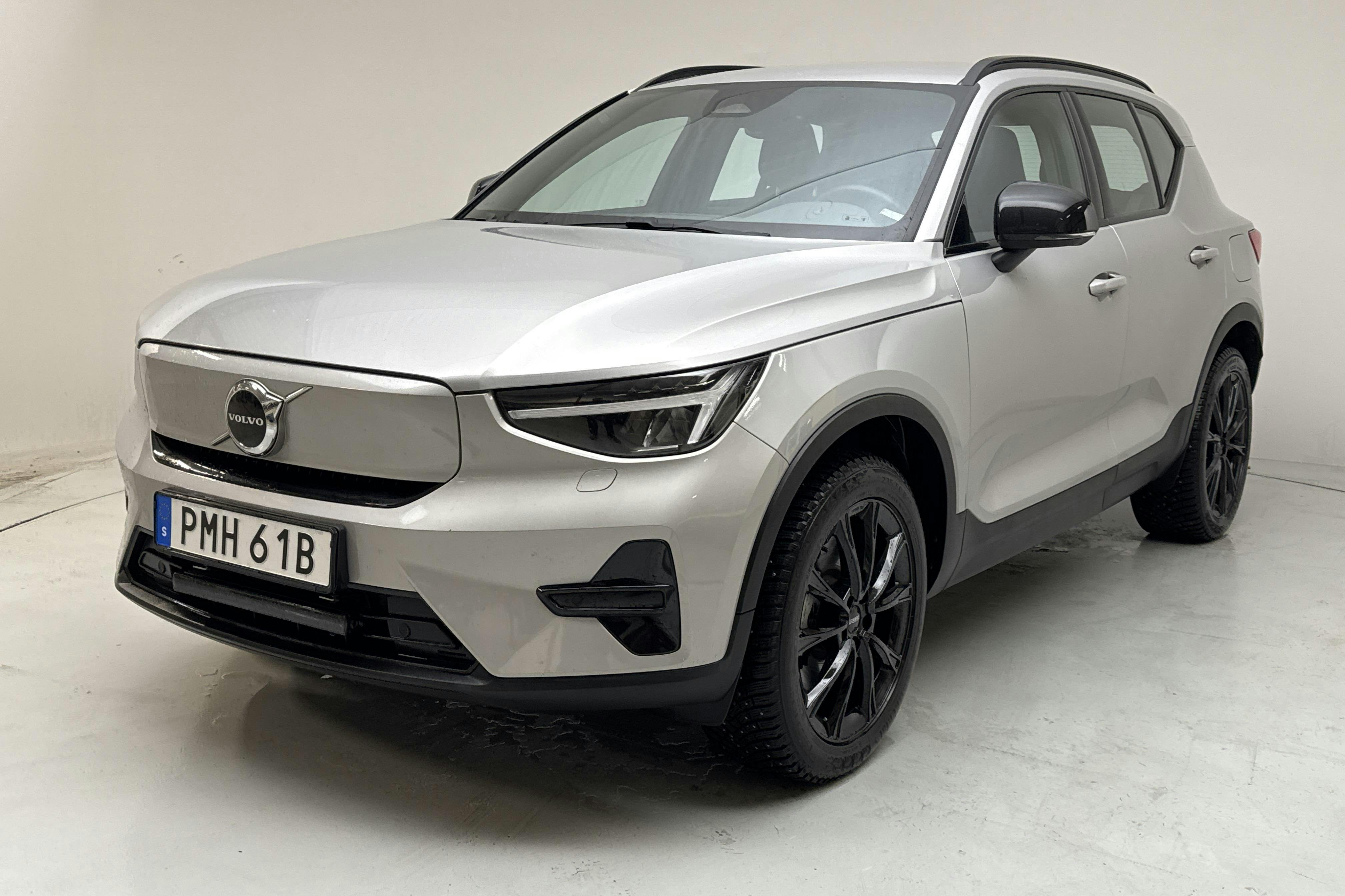 Presentationsfoto 1 av 15: Volvo XC40 Recharge Extended Range (252hk) - 6 845 mil - Automat - silver - 2024