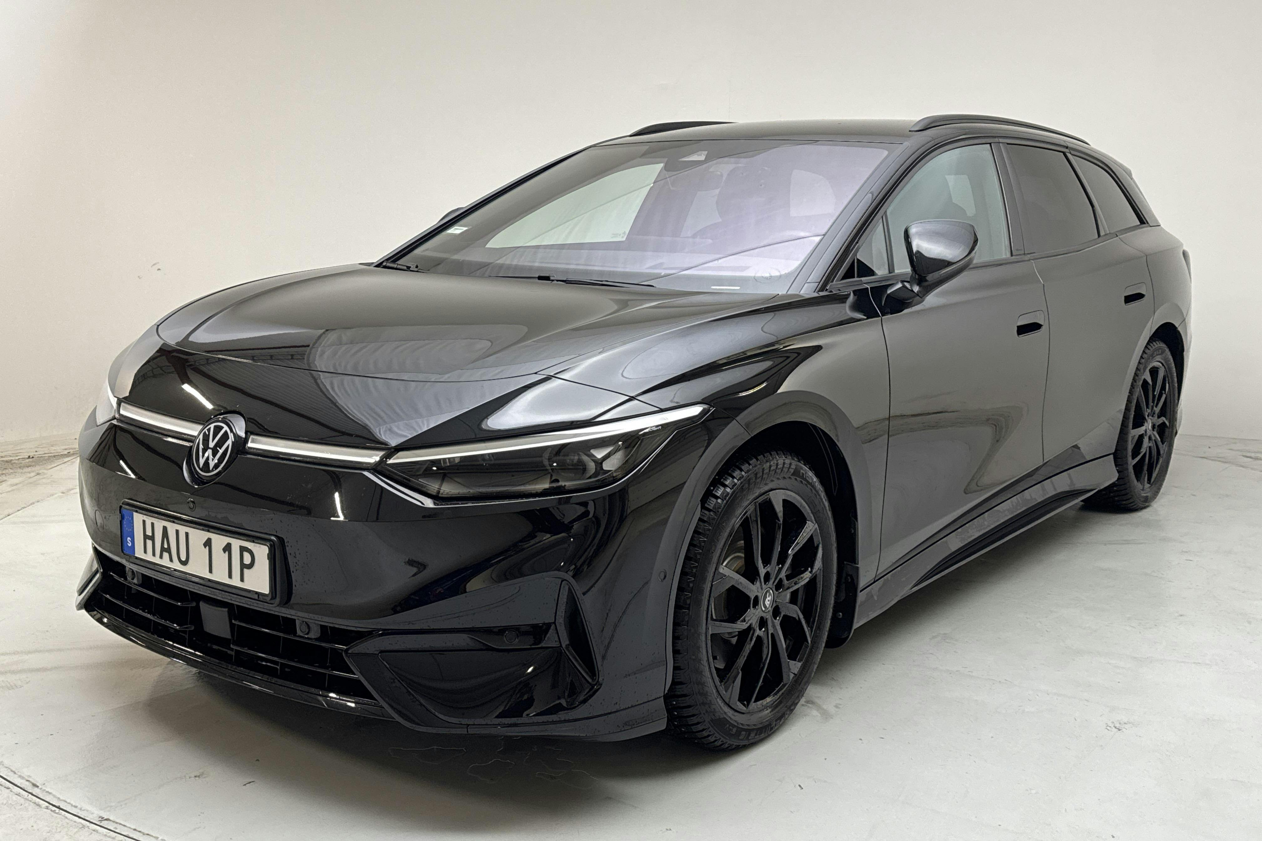 Presentationsfoto 1 av 16: VW ID.7 Tourer S 86kWh (286hk) - 1 560 mil - Automat - svart - 2025