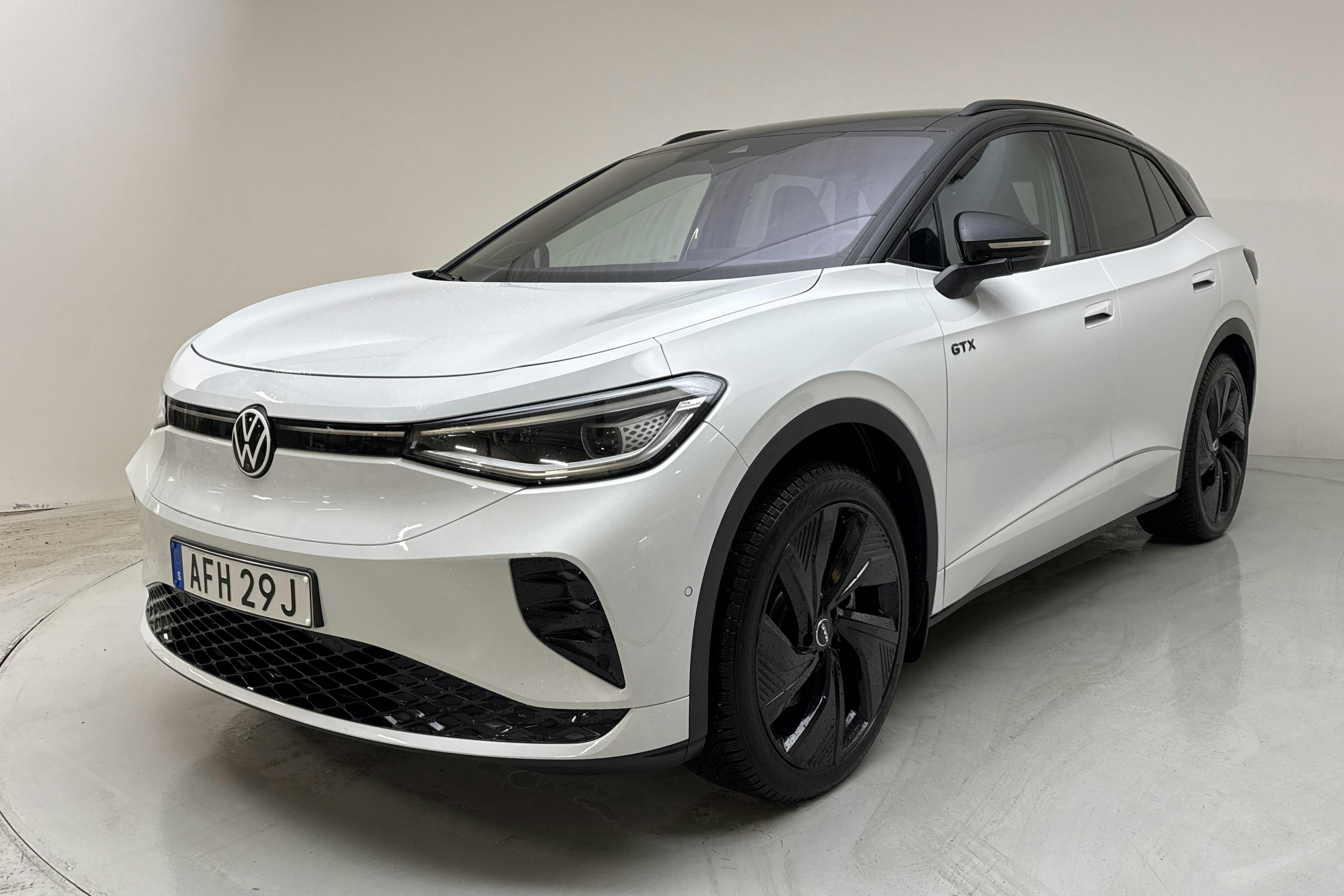 Presentation photo 1 of 17: VW ID.4 GTX 77kWh 4motion (340hk) - 16 240 km - Automatic - white - 2025