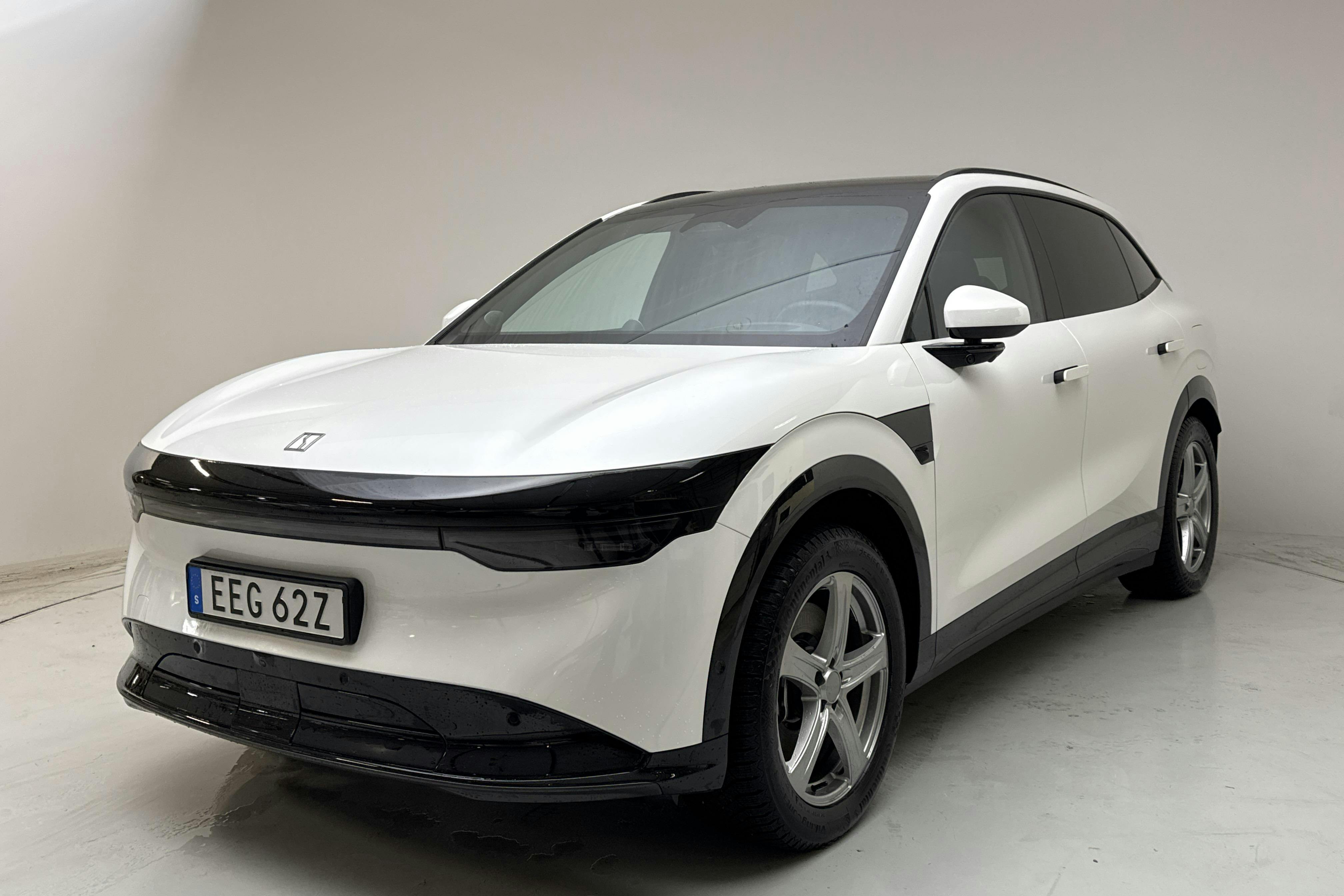 Präsentationsfoto 1 von 18: Zeekr Zeekr 7X 100kWh (421hk) - 11 920 Kilometer - Verkaufsautomat - Weiß - 2025