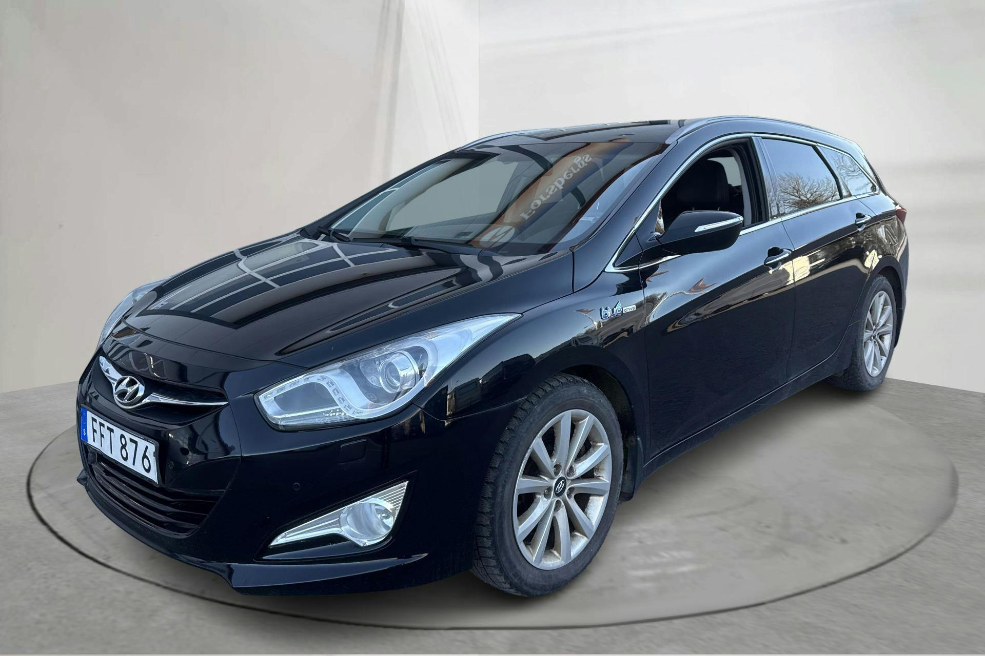 Presentation photo 1 of 16: Hyundai i40 1.7 CRDi Kombi (136hk) - 158 380 km - Manual - black - 2014