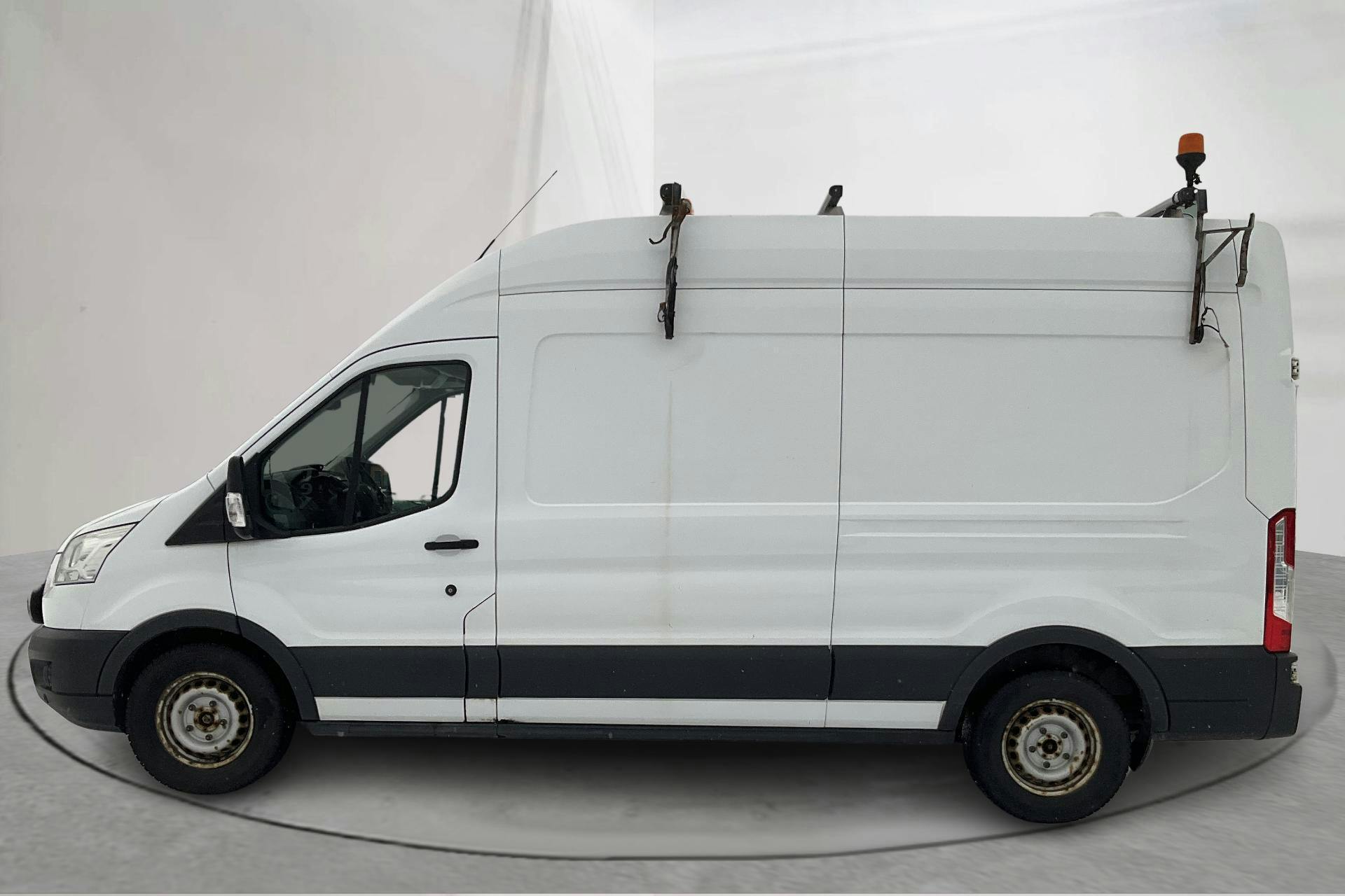 Zdjęcie prezentacyjne 2 z 14: Ford Transit 350 2.2 TDCi Skåp 2WD (125hk) - 239 970 km - Manualna - biały - 2015