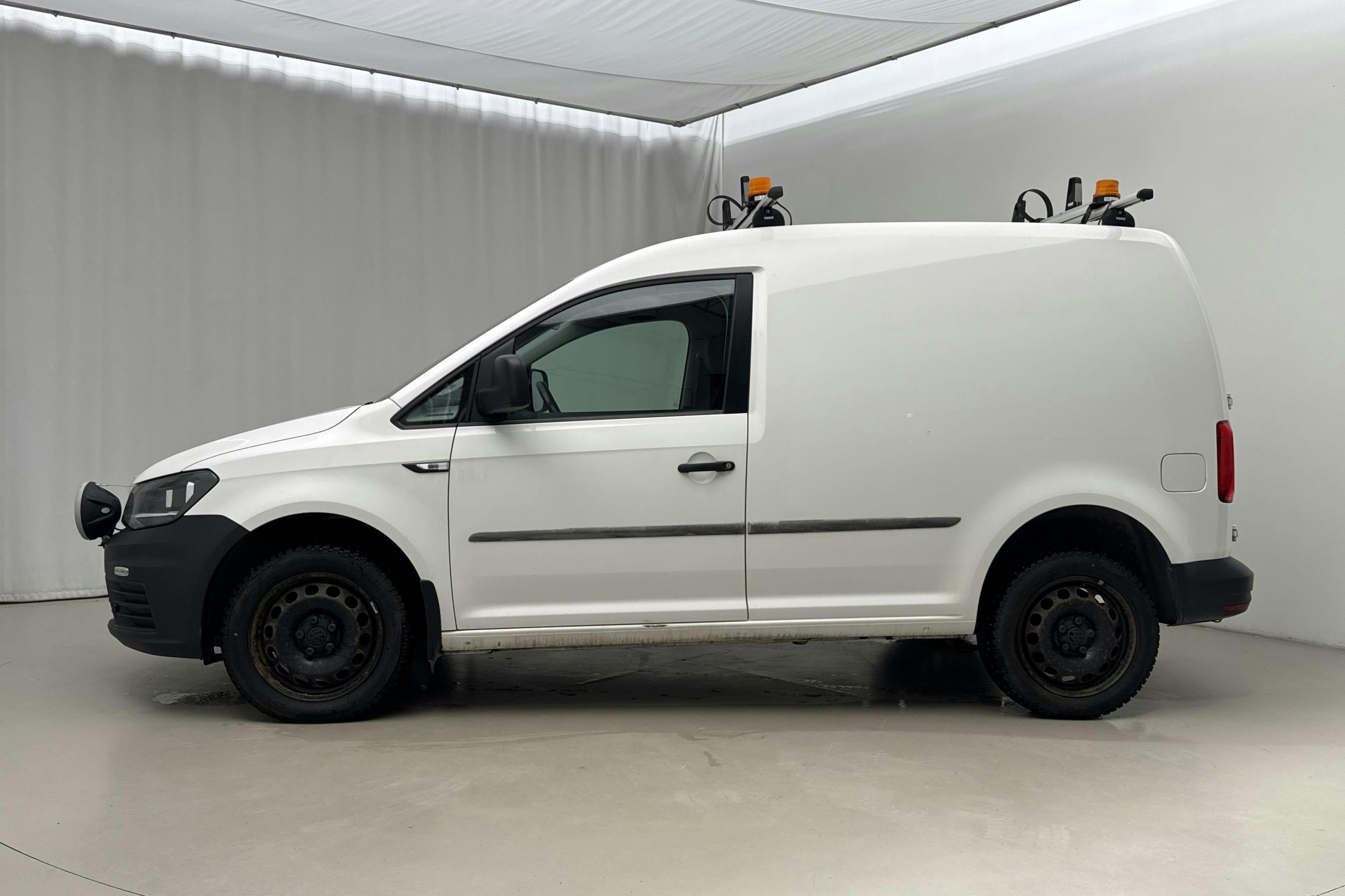 Zdjęcie prezentacyjne 2 z 18: VW Caddy 2.0 TDI Skåp 4MOTION (122hk) - 147 740 km - Manualna - biały - 2018