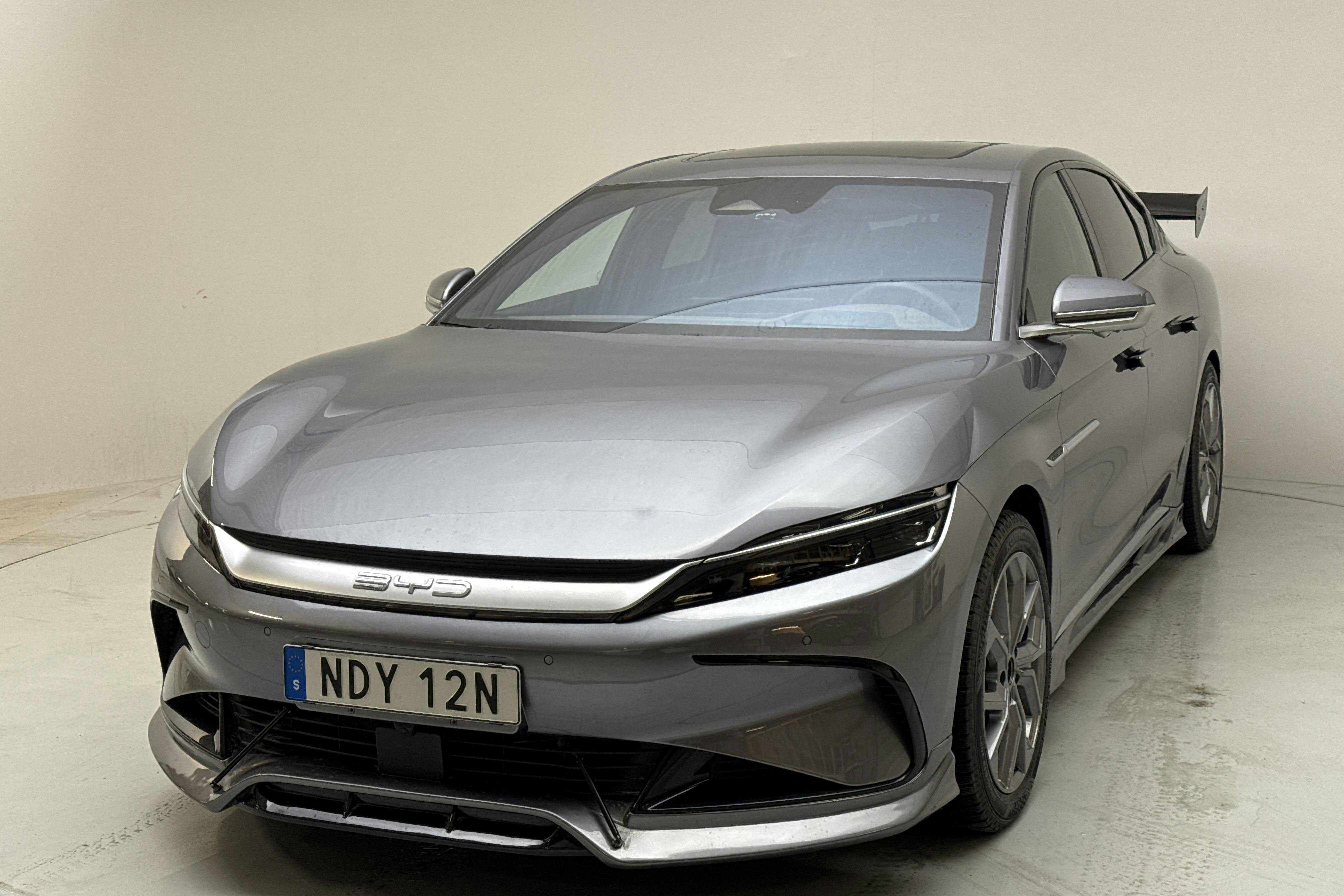 Presentationsfoto 1 av 20: BYD Han AWD 85kWh (517hk) - 2 505 mil - Automat - grå - 2022