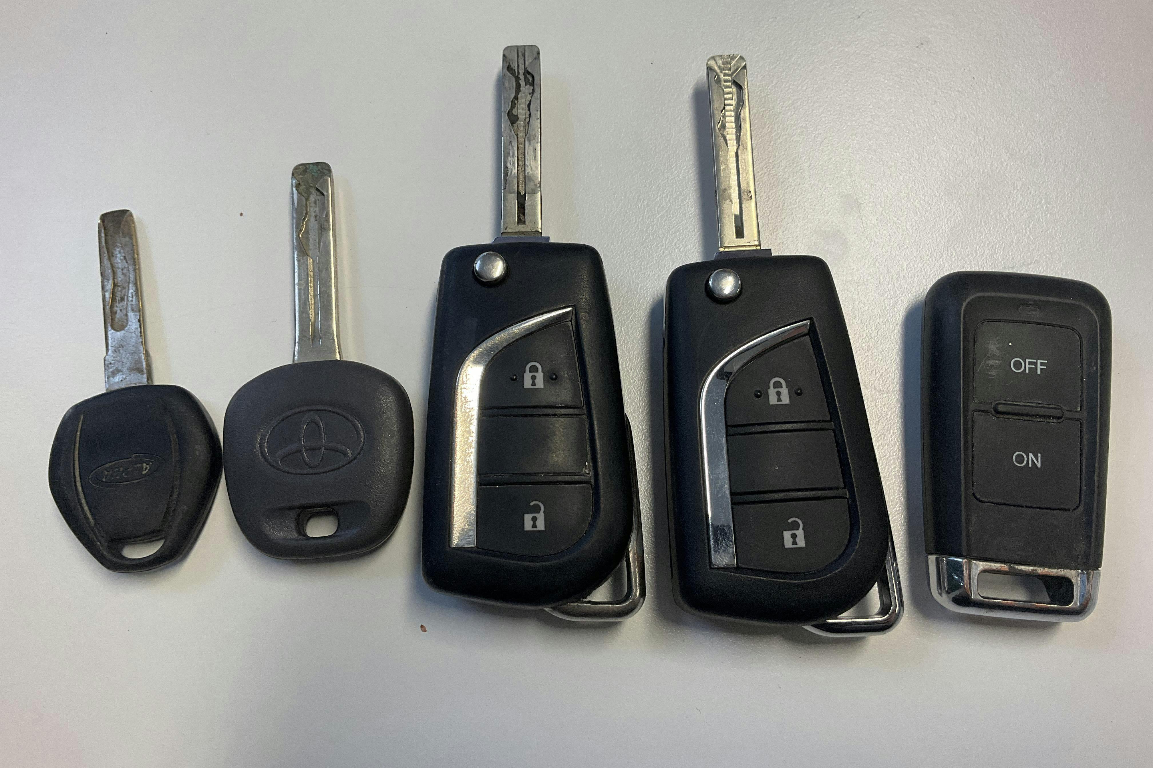 Presentation photo 12 of 12: Toyota Hilux 2.4 D 4WD (150hk) - 28 050 km - Automatic - white - 2021