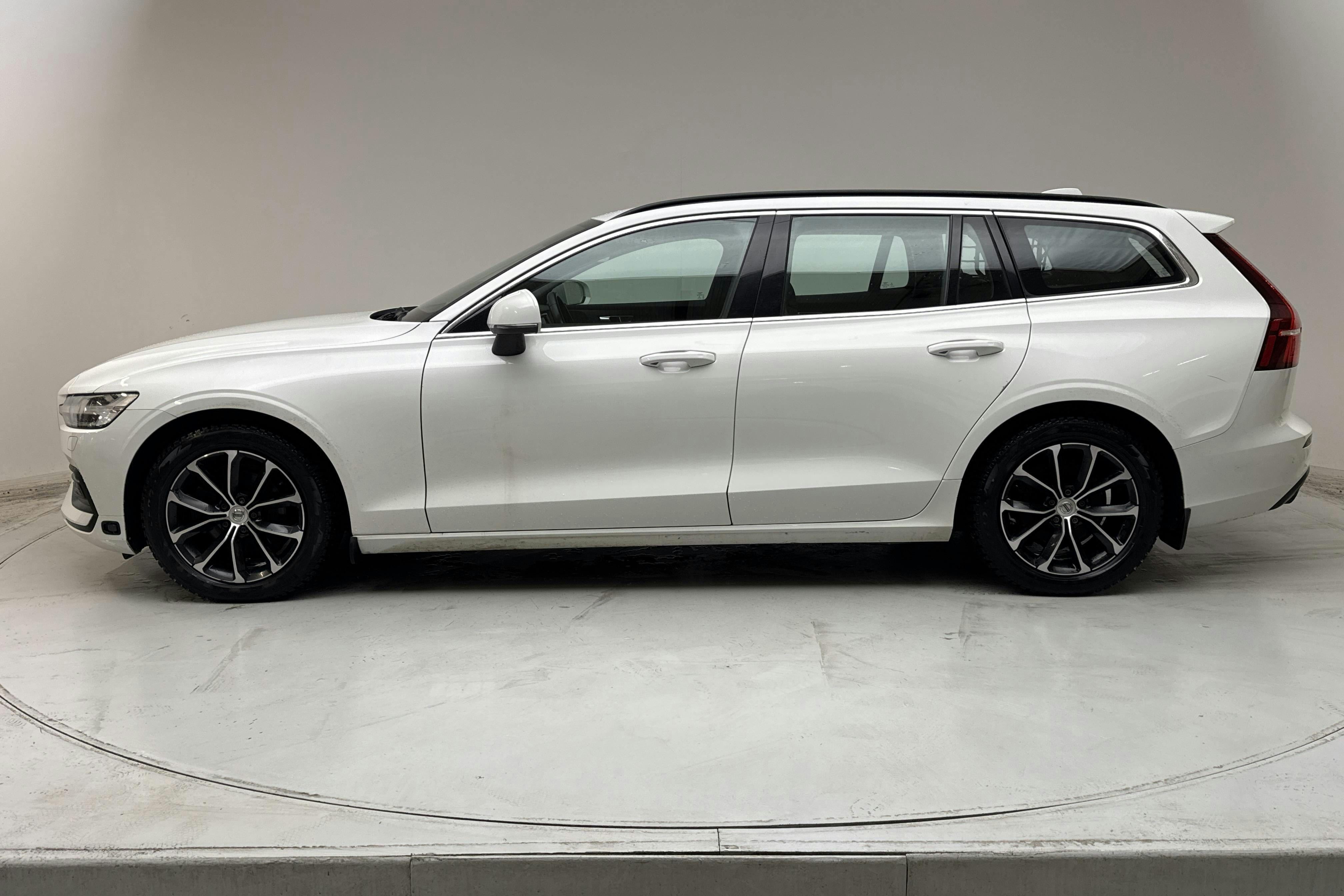 Presentation photo 2 of 16: Volvo V60 B4 Mildhybrid, Diesel (197hk) - 124 730 km - Automatic - white - 2022