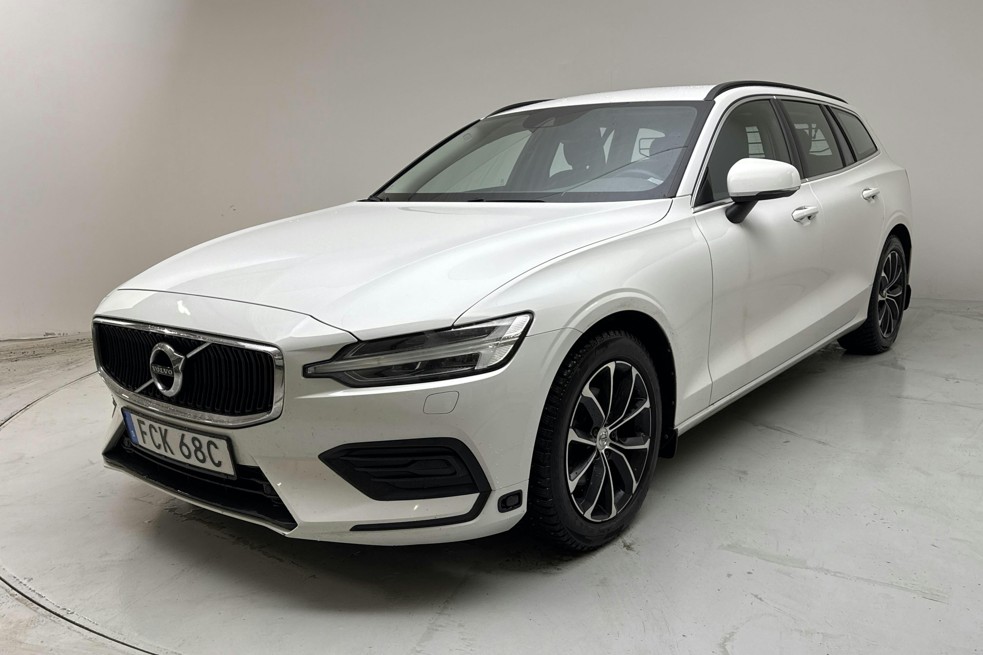 Presentation photo 1 of 16: Volvo V60 B4 Mildhybrid, Diesel (197hk) - 124 730 km - Automatic - white - 2022