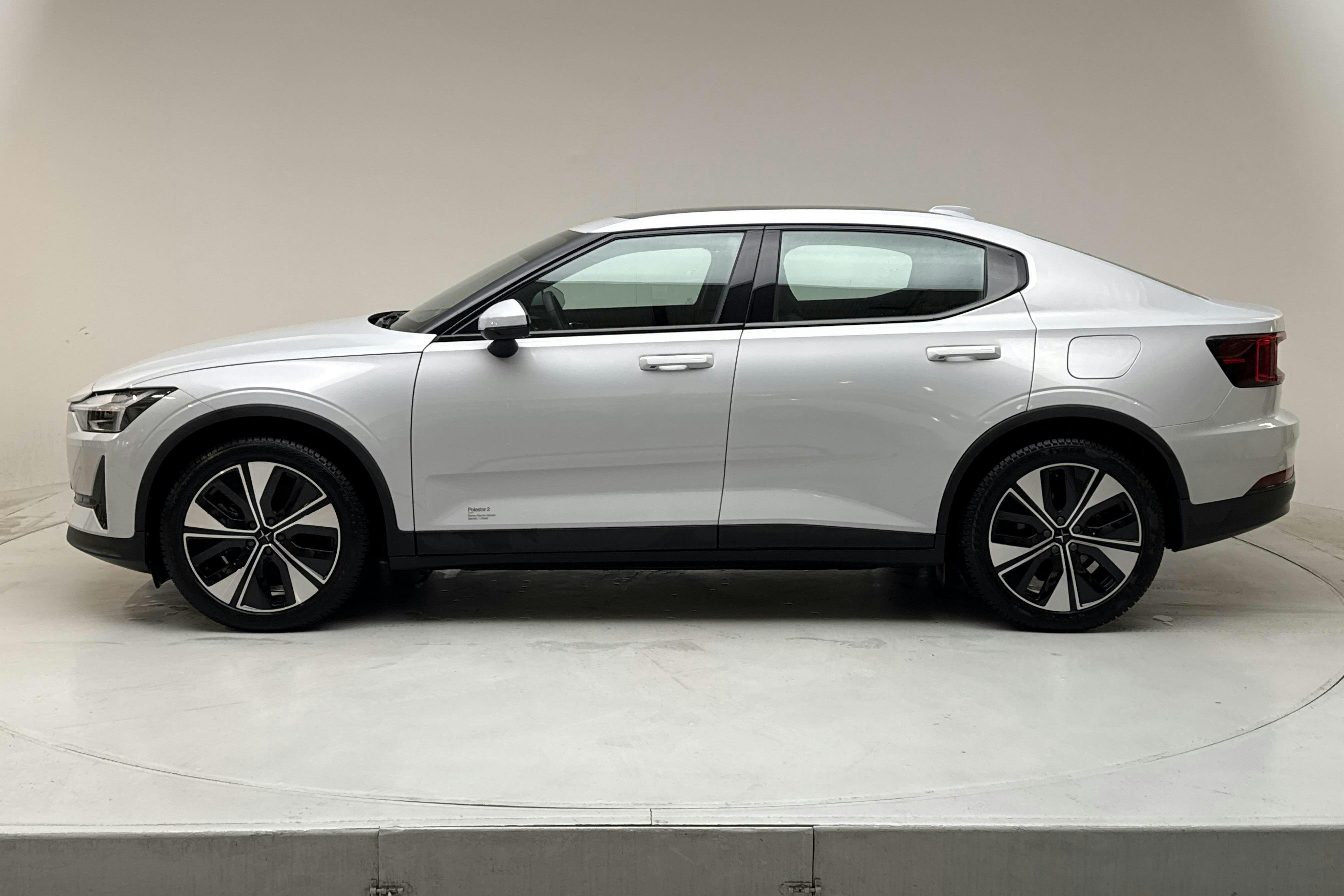 Zdjęcie prezentacyjne 2 z 18: Polestar 2 Standard range Single motor (231hk) - 37 820 km - Automatyczna - srebro - 2023