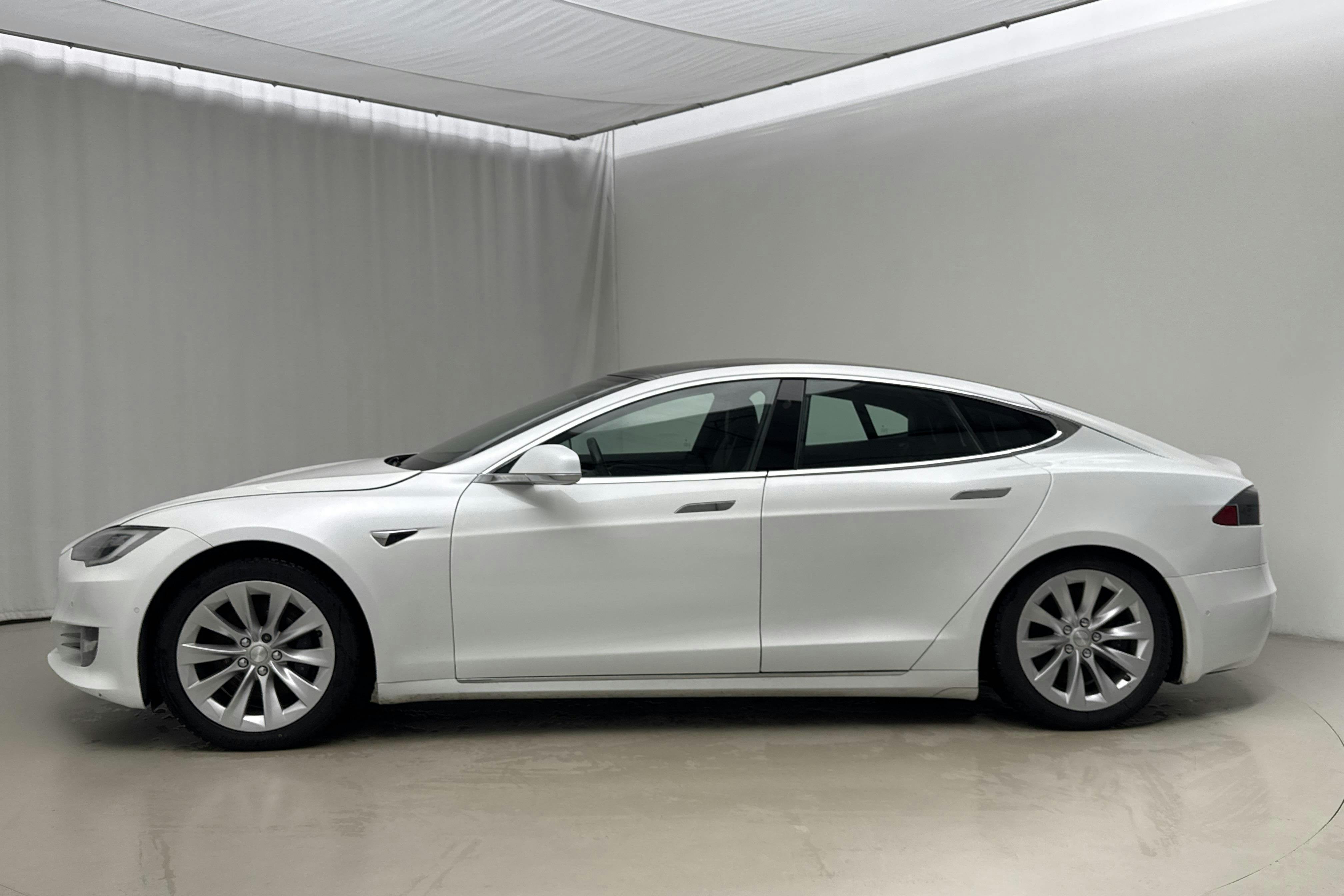 Presentationsfoto 2 av 20: Tesla Model S Dual Motor Long Range AWD - 20 268 mil - Automat - vit - 2020