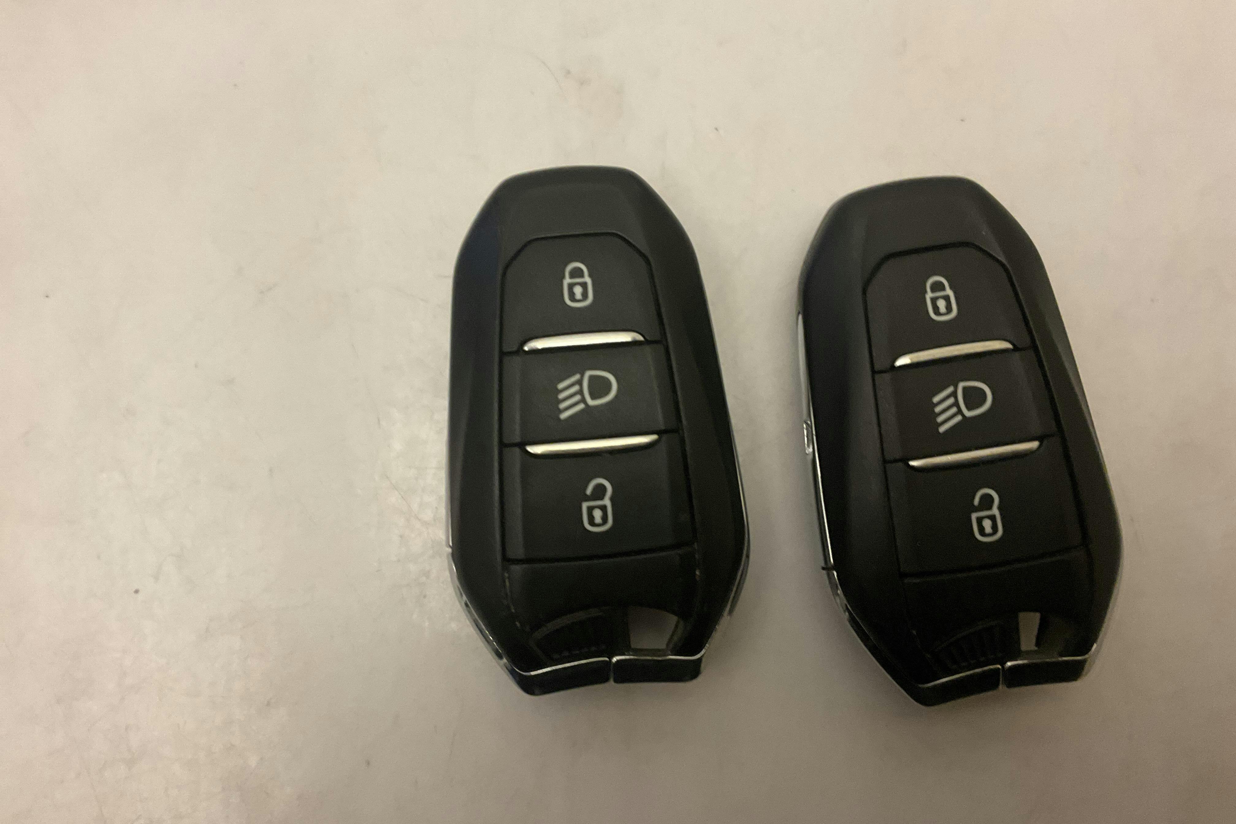 Presentationsfoto 17 av 17: Peugeot 5008 1.6 PureTech (165hk) - 15 266 mil - Automat - 2017