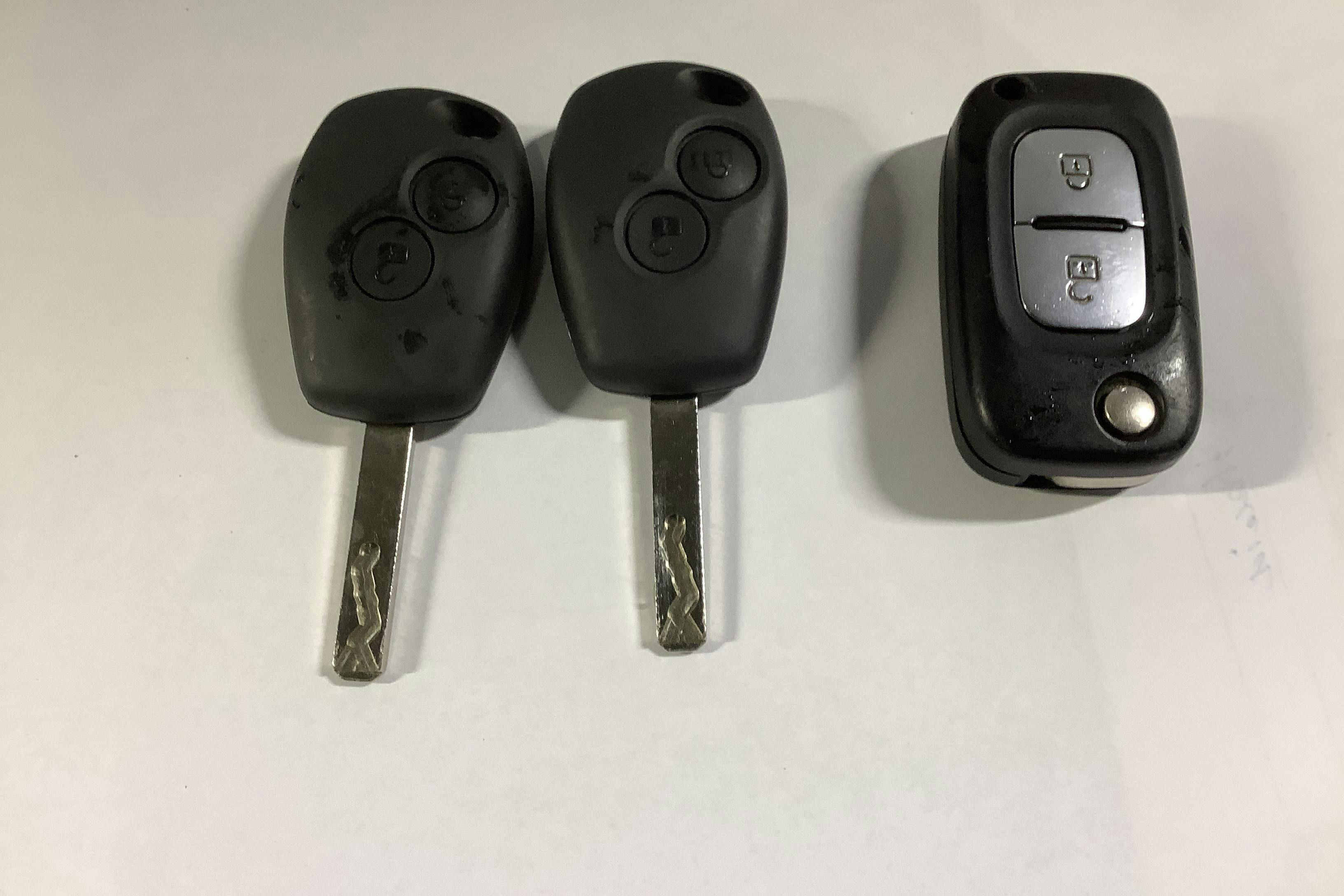 Præsentationsfoto 14 af 14: Renault Master 2.3 dCi Pickup/Chassi 2WD (145hk) - 209 380 kilometer - Manuel - Hvid - 2024