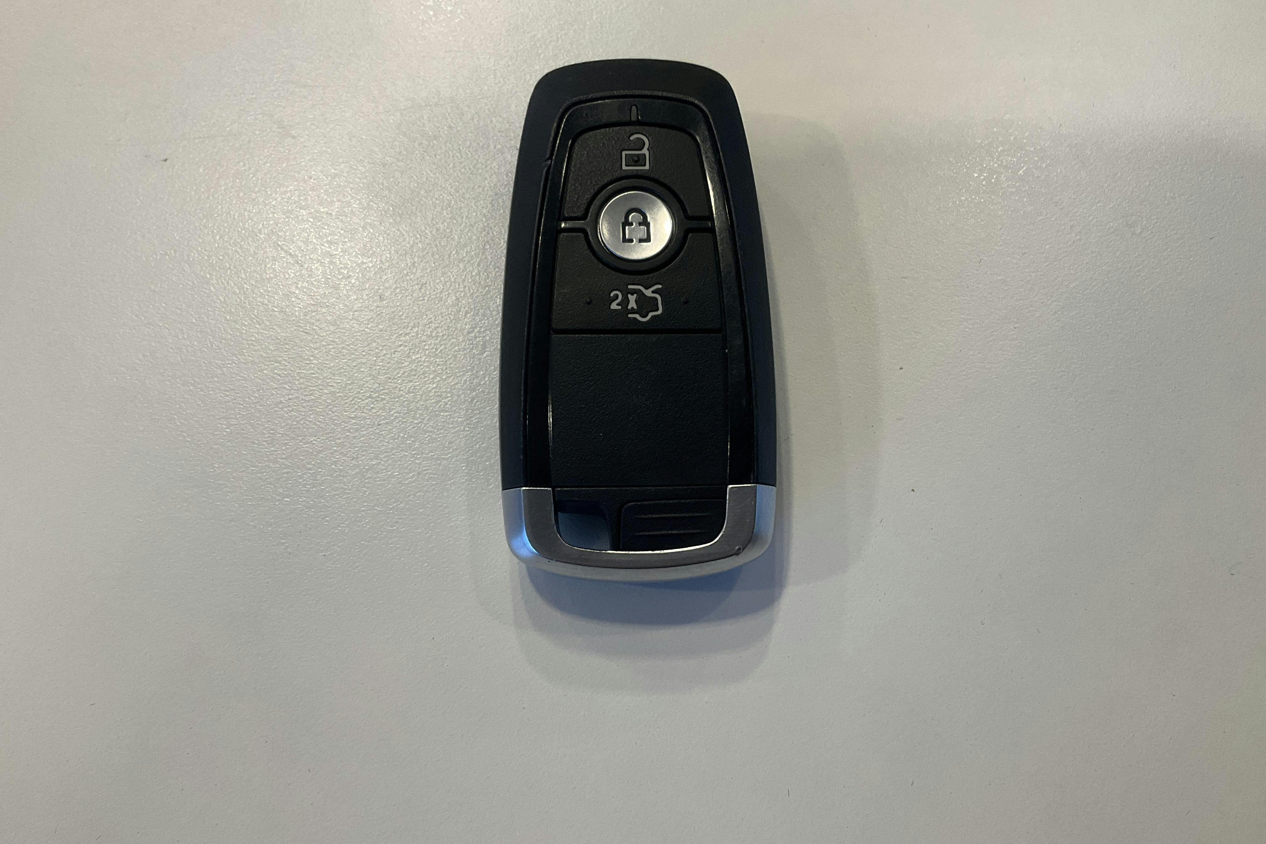 Presentationsfoto 24 av 24: Ford Mondeo 2.0 HEV Kombi (187hk) - 4 366 mil - Automat - grå - 2021