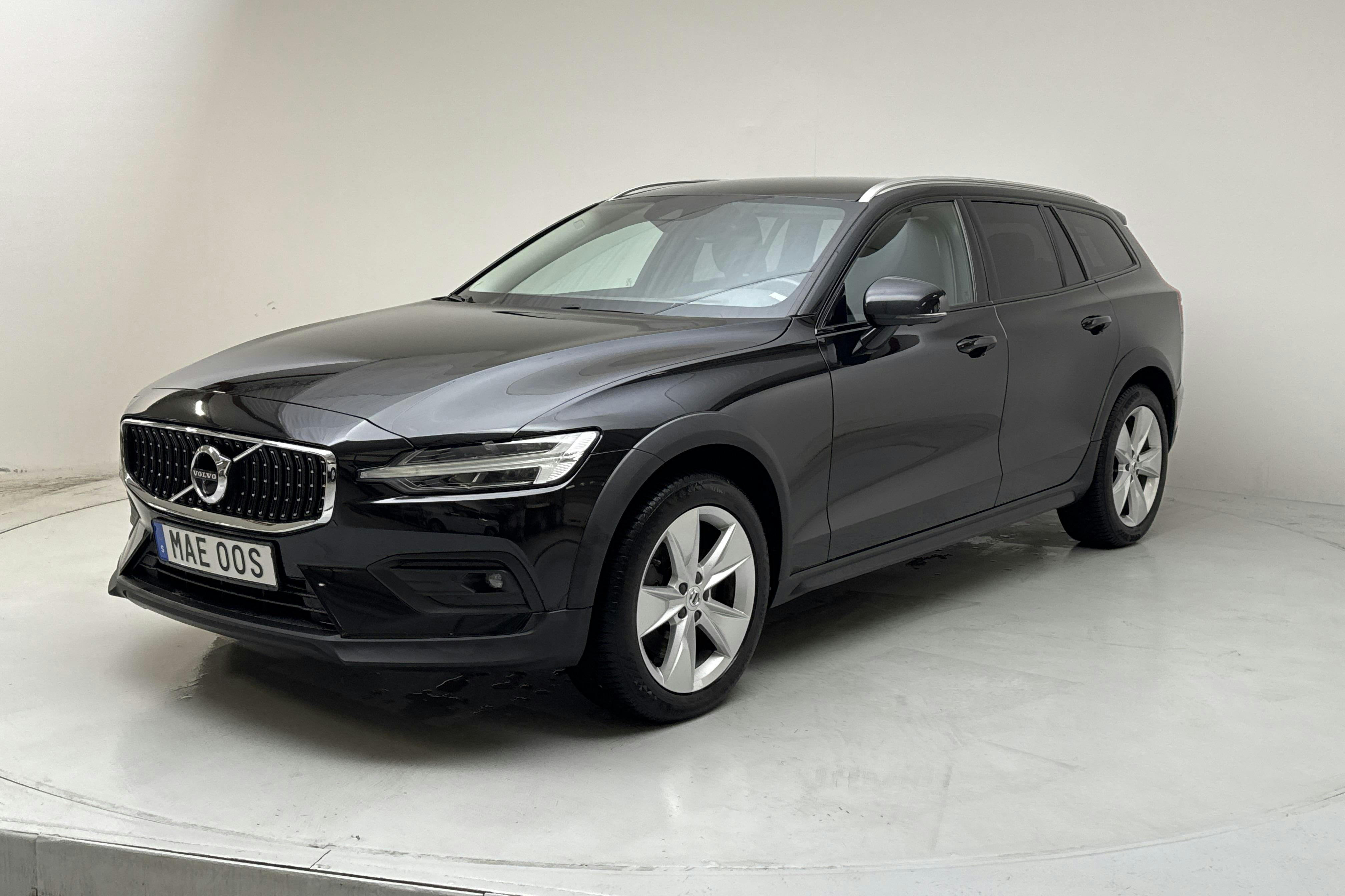 Presentation photo 1 of 17: Volvo V60 D4 Cross Country AWD (190hk) - 72 520 km - Automatic - black - 2019