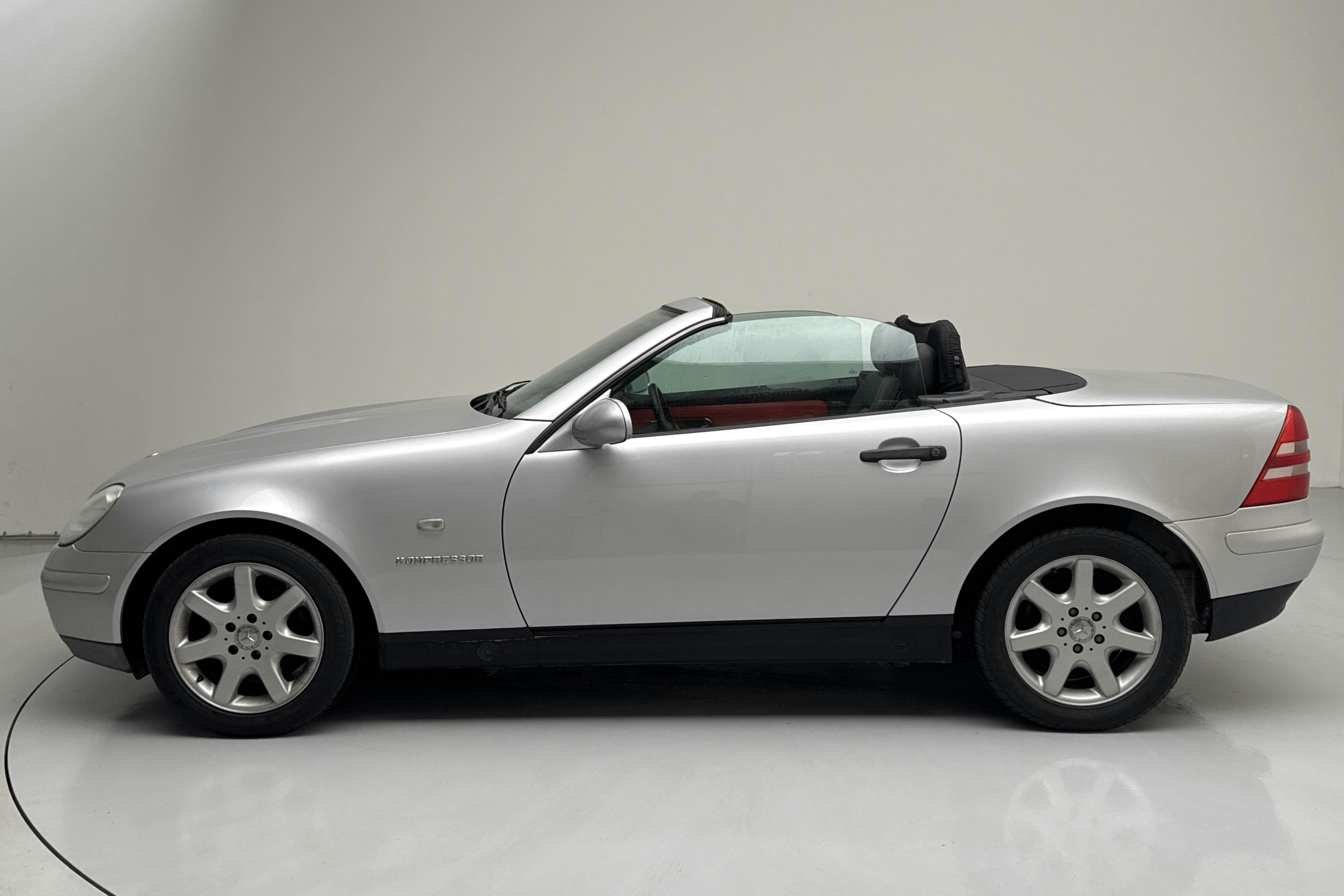 Presentation photo 2 of 15: Mercedes SLK 230 Kompressor R170 (193hk) - 53 080 km - Manual - Light Grey - 1998