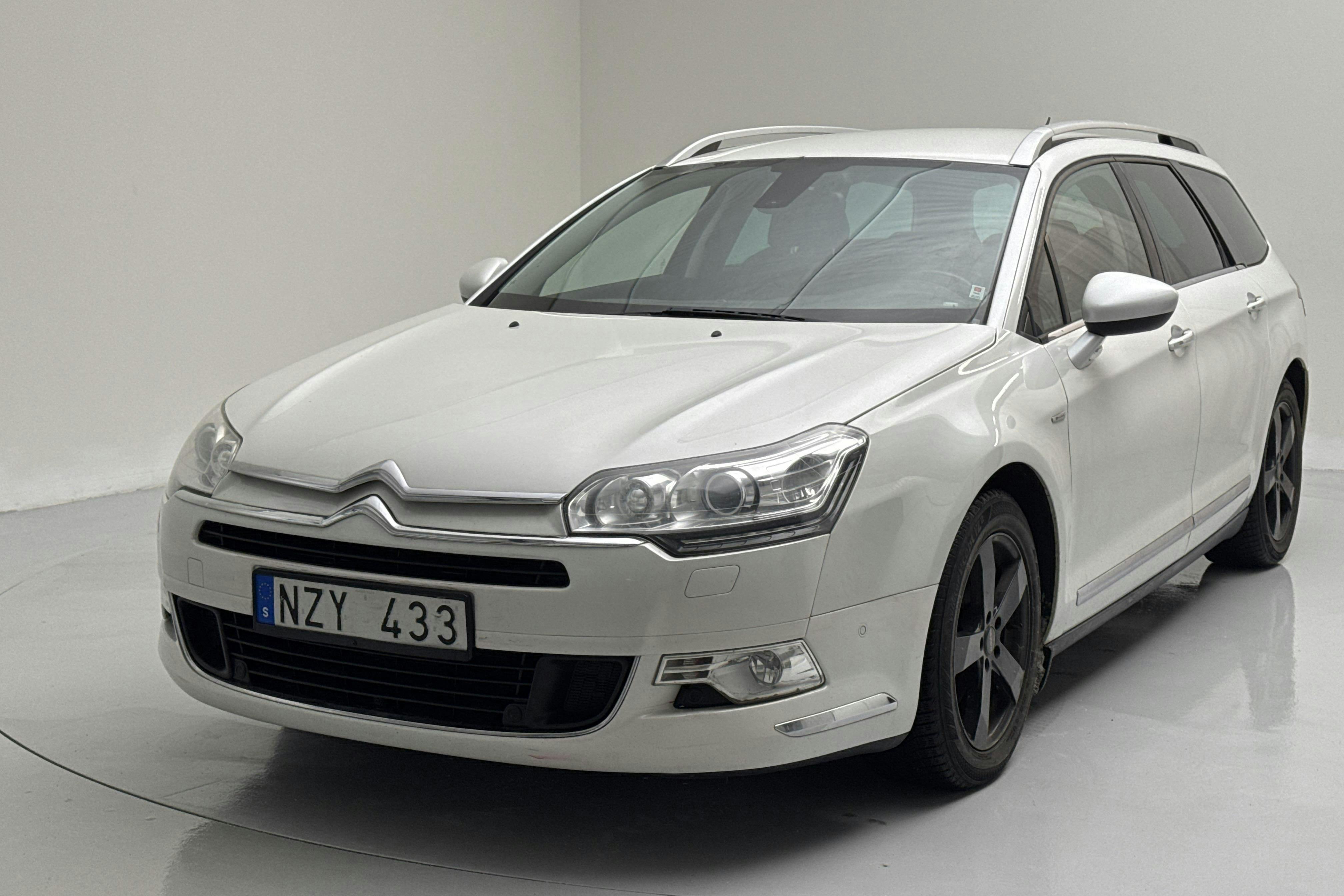 Esittelykuva 1 osoitteesta 14: Citroën C5 III 2.2 HDI Tourer (204hk) - 209 440 km - Automaattinen - valkoinen - 2013