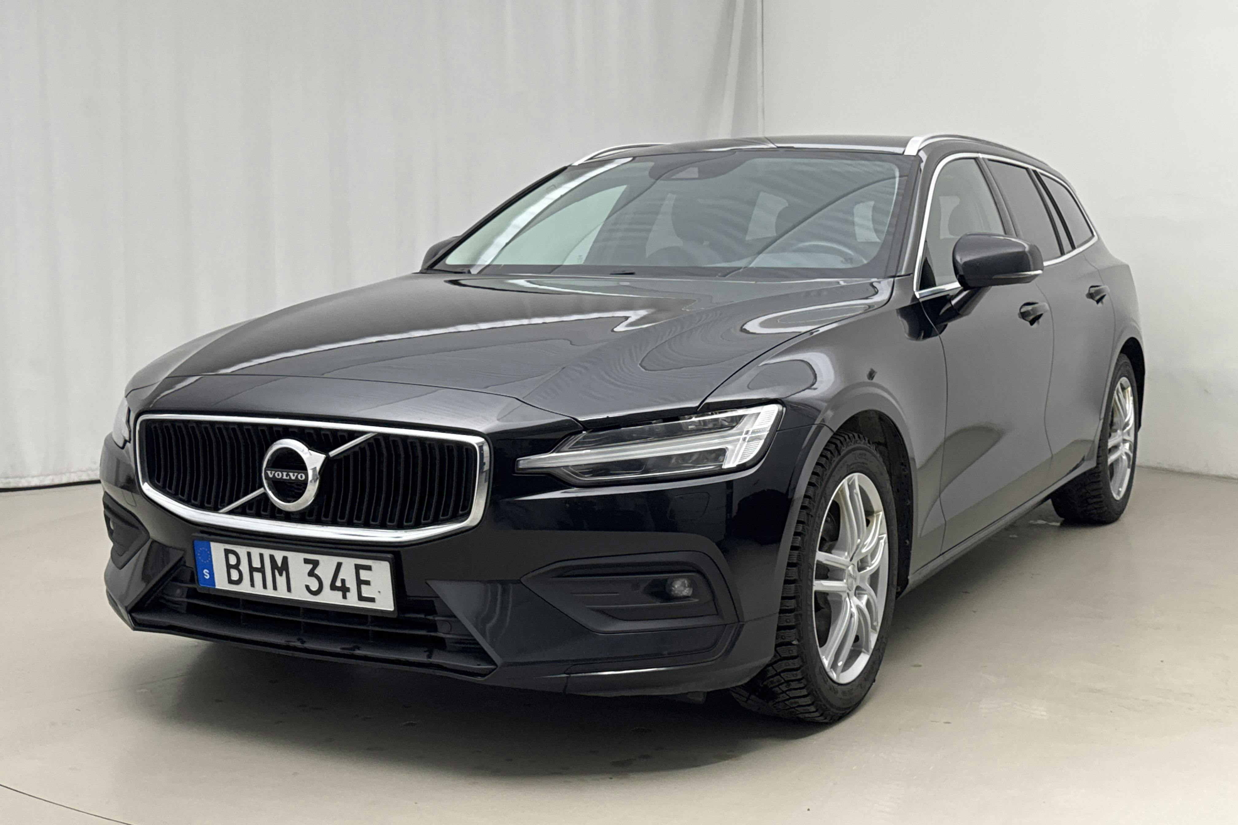 Präsentationsfoto 1 von 22: Volvo V60 D4 (190hk) - 153 730 Kilometer - Verkaufsautomat - Schwarz - 2021