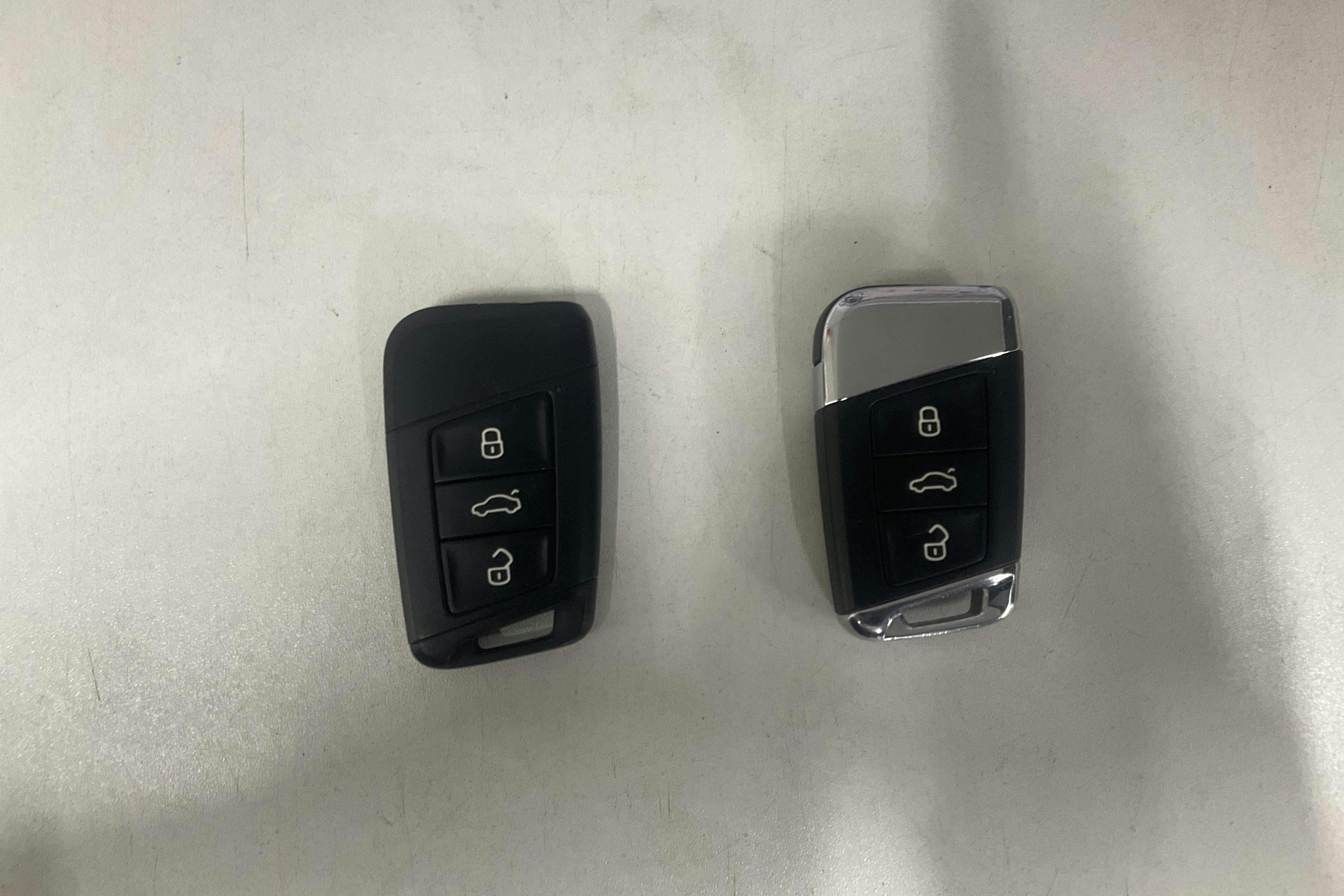 Presentation photo 18 of 18: VW Passat 1.4 GTE Sportscombi (218hk) - 147 370 km - Automatic - white - 2020