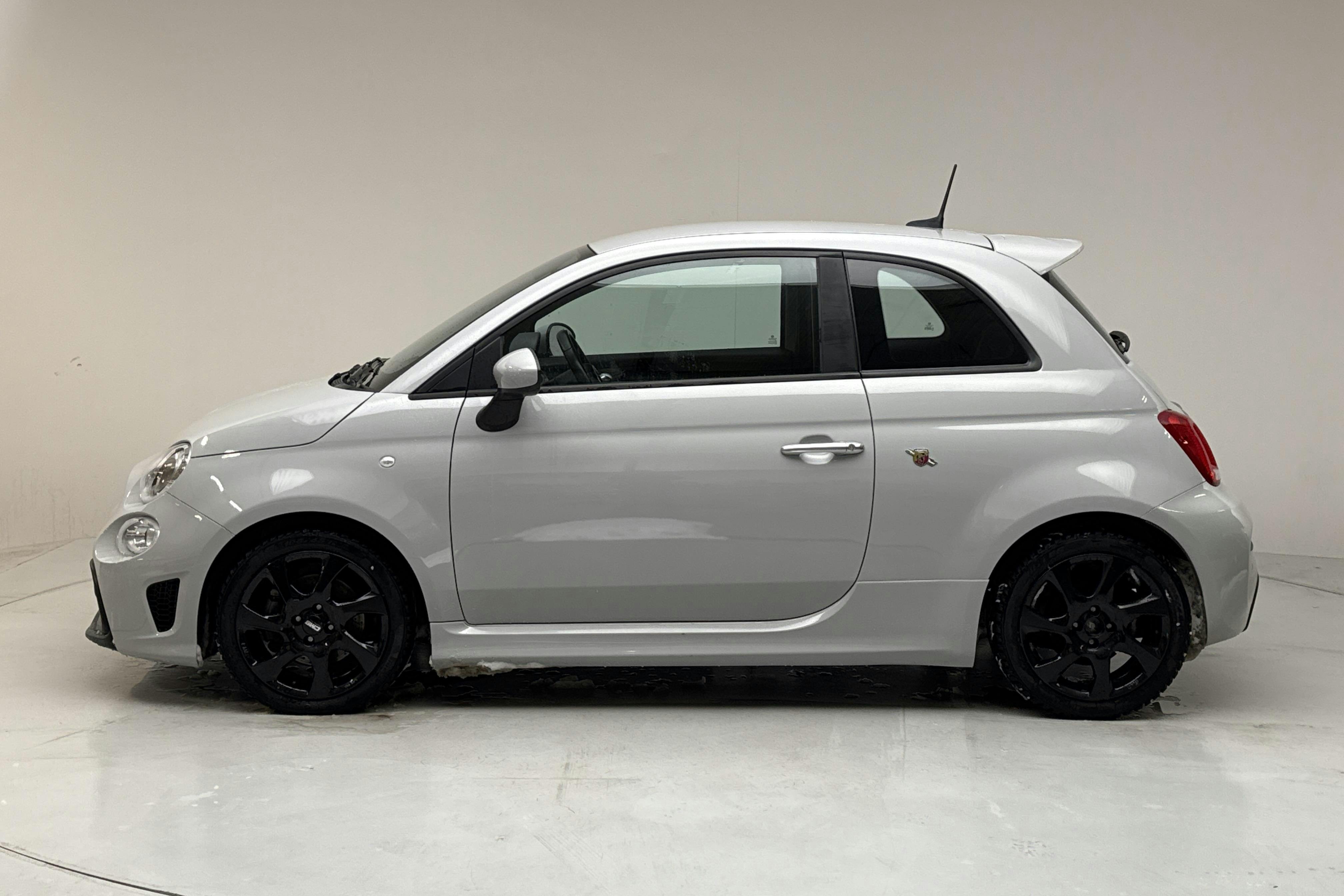 Presentation photo 2 of 13: Abarth Abarth 595 (165hk) - 51 910 km - Manual - gray - 2022