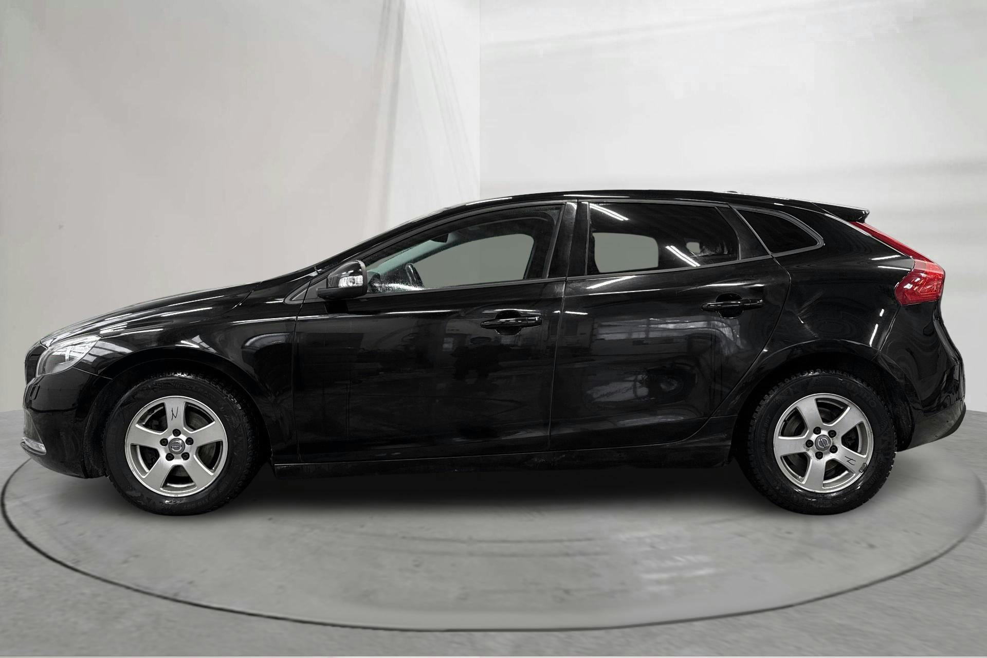 Presentation photo 2 of 15: Volvo V40 D2 (115hk) - 166 510 km - Manual - black - 2015