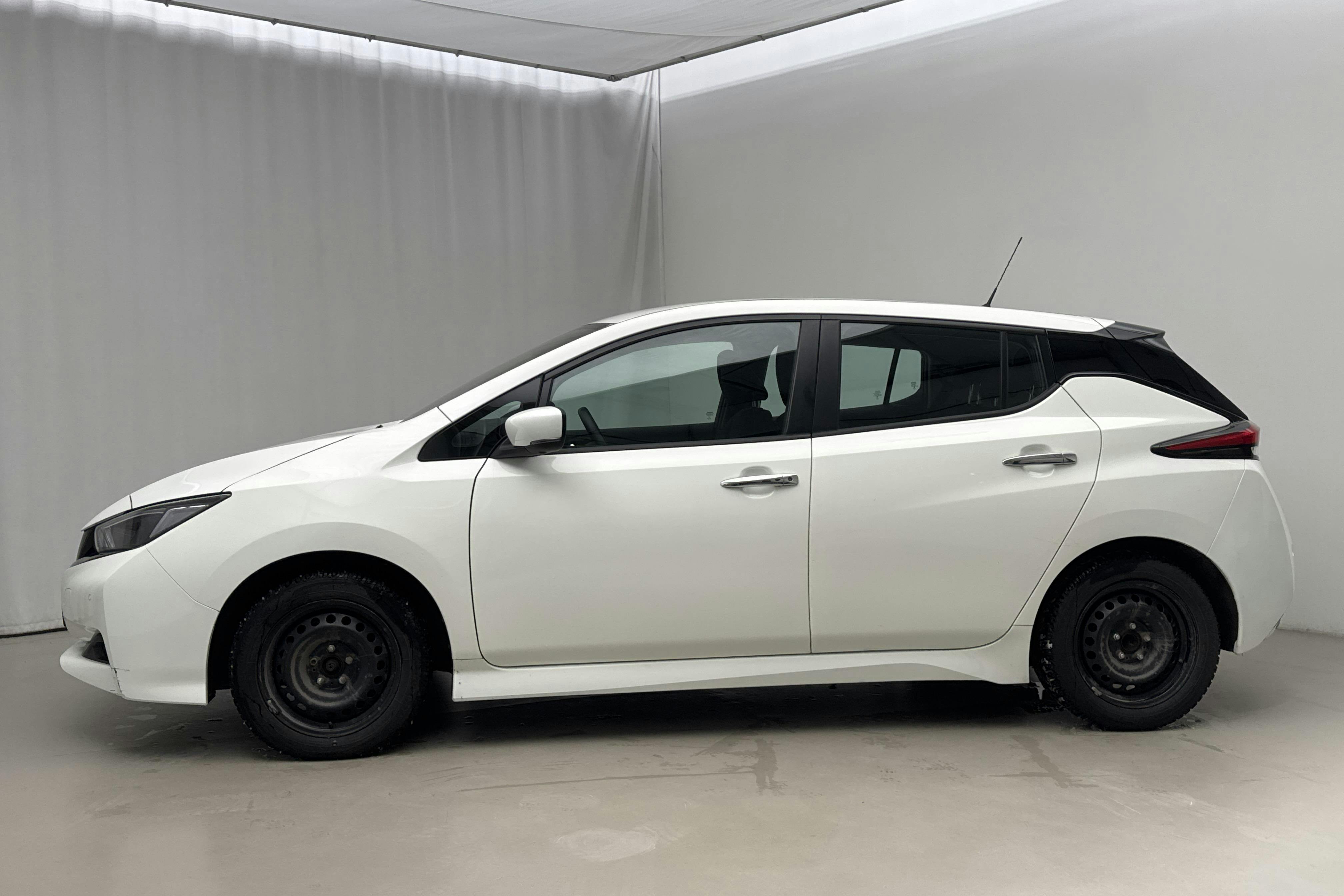 Presentation photo 2 of 15: Nissan LEAF 5dr 39kWh (150hk) - 58 570 km - Automatic - white - 2022