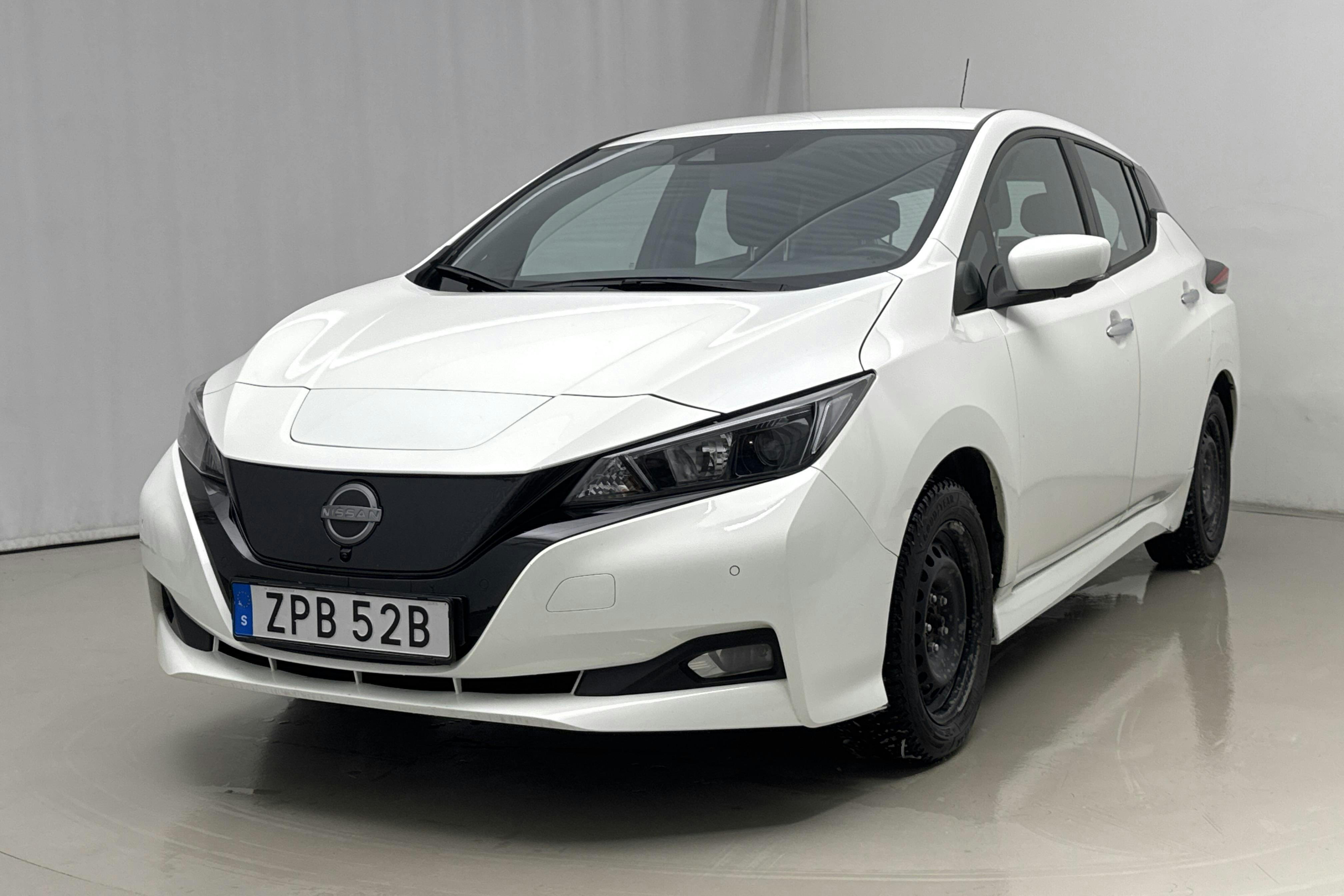 Presentation photo 1 of 21: Nissan LEAF 5dr 39kWh (150hk) - 51 170 km - Automatic - white - 2022