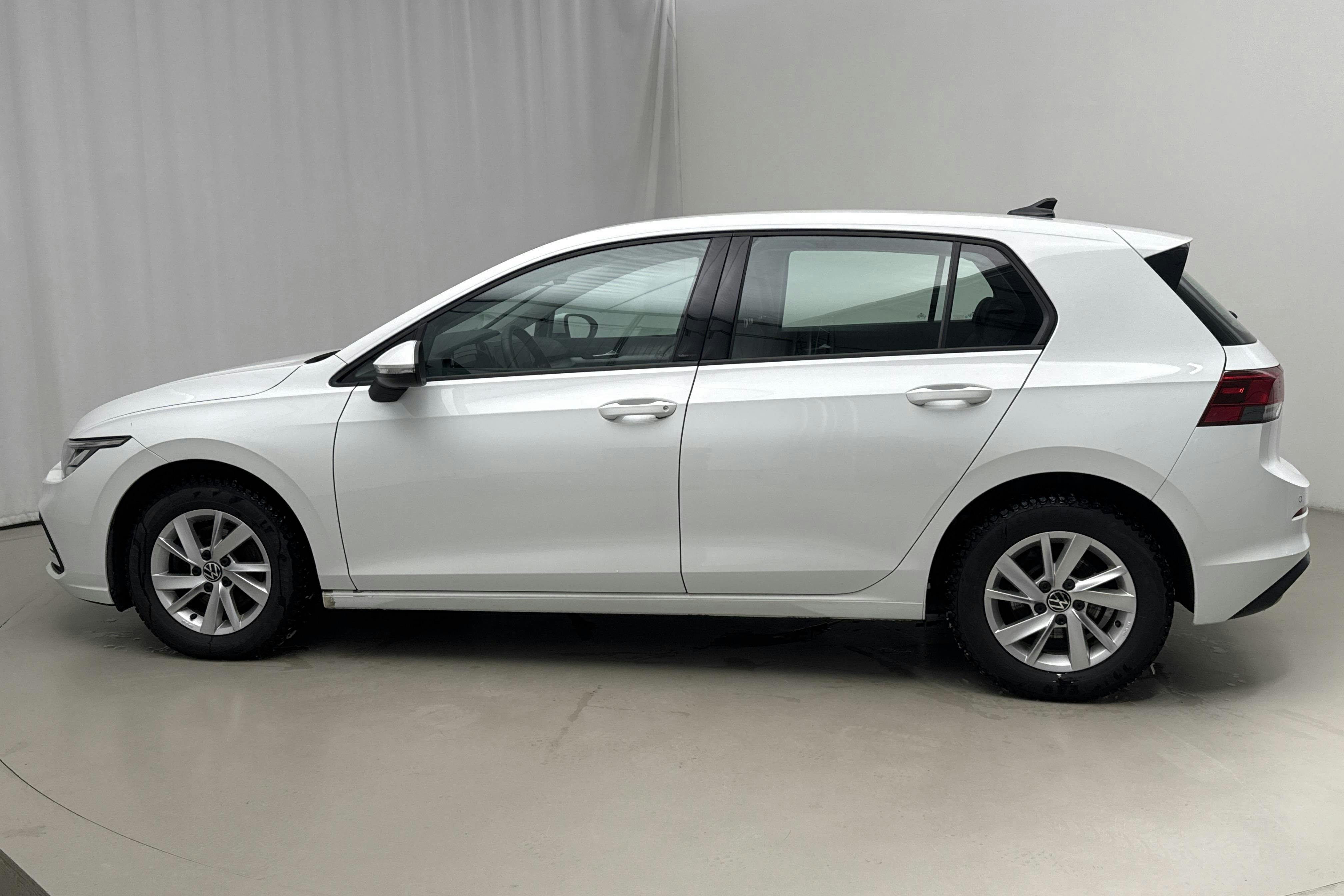 Presentation photo 2 of 14: VW Golf VIII TGI 5dr (130hk) - 37 960 km - Automatic - white - 2023