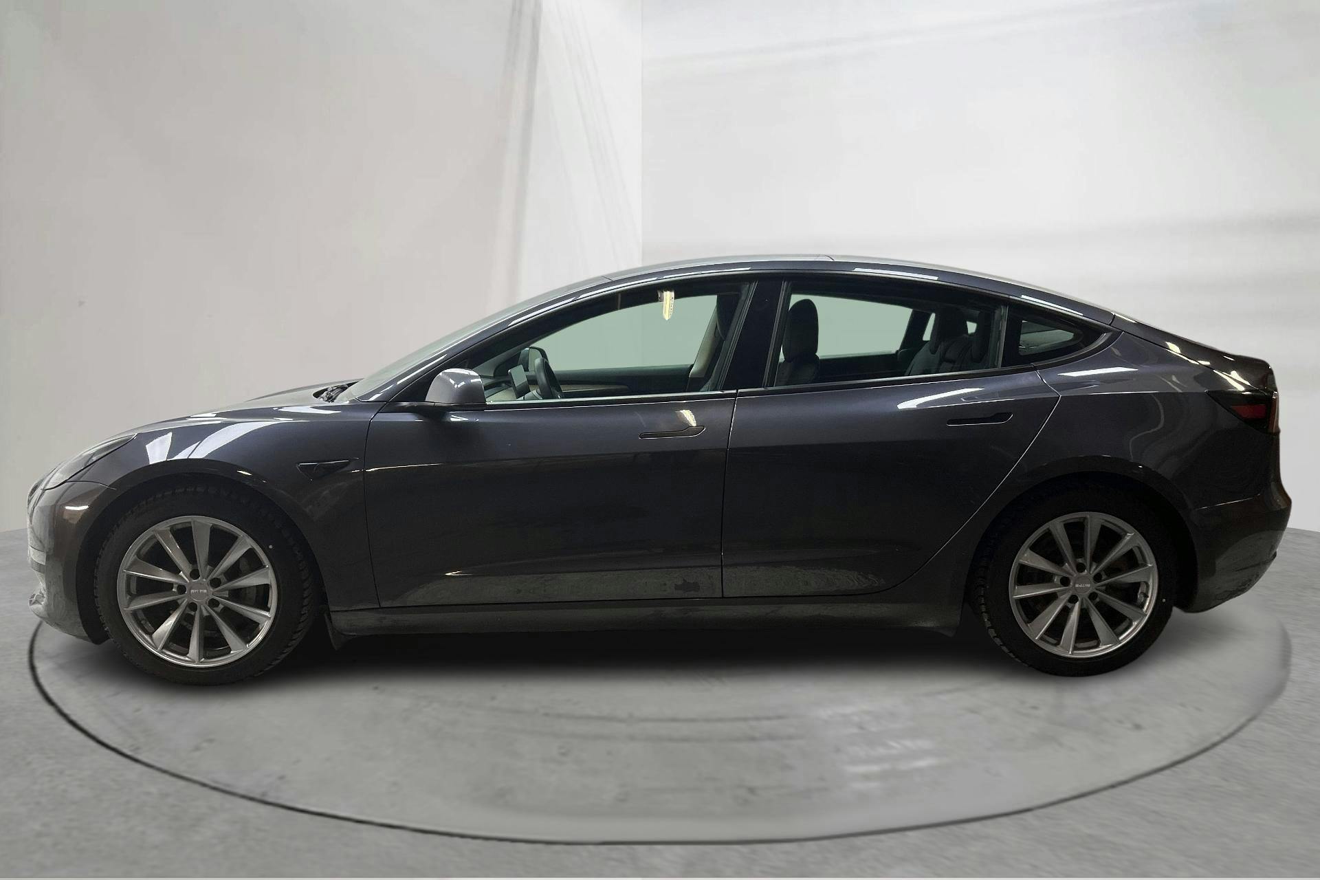 Presentationsfoto 2 av 18: Tesla Model 3 Long Range Dual Motor AWD - 8 629 mil - Automat - grå - 2021
