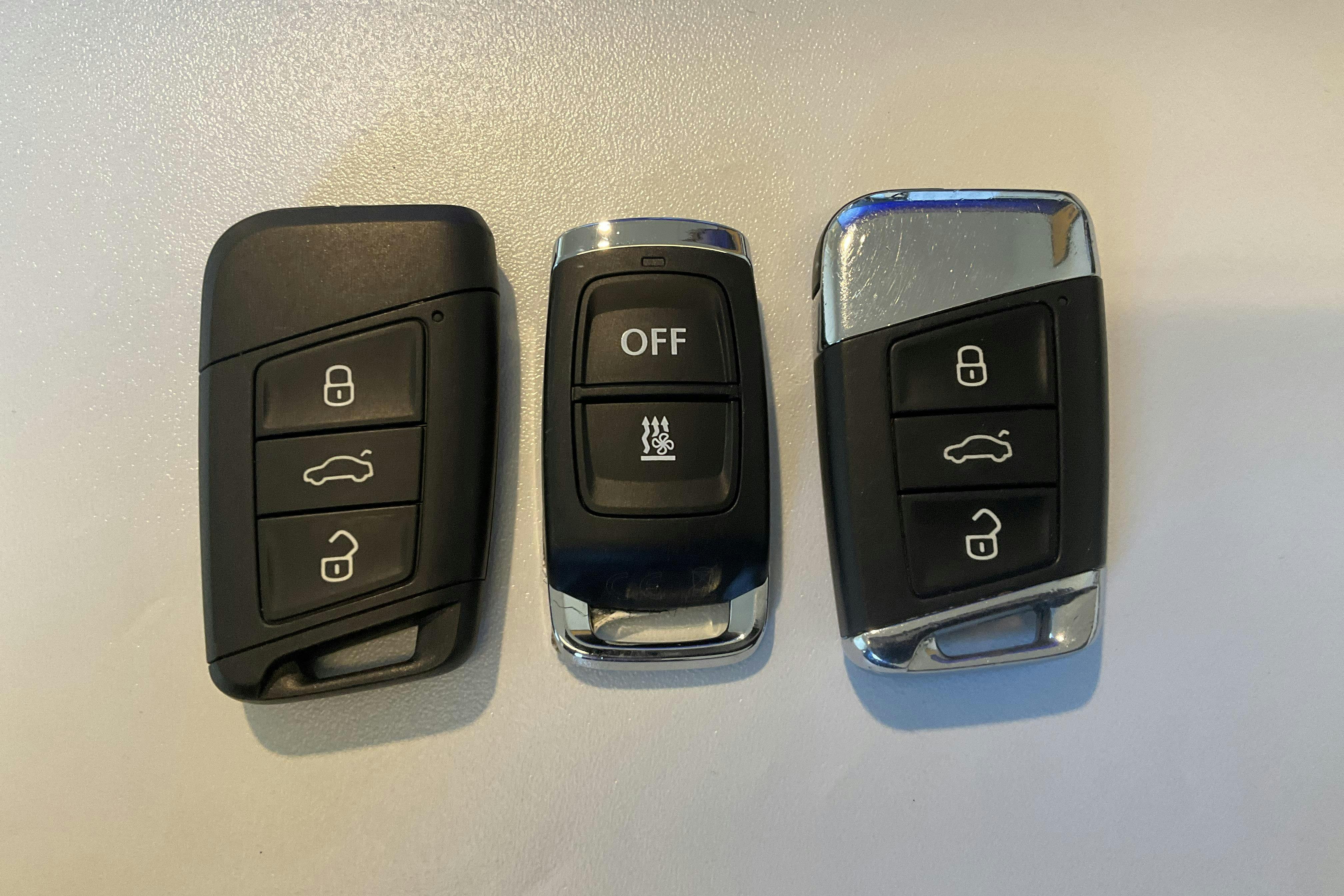 Präsentationsfoto 16 von 16: Skoda Superb 1.4 TSI PHEV Kombi (218hk) - 135 550 Kilometer - Verkaufsautomat - Weiß - 2021