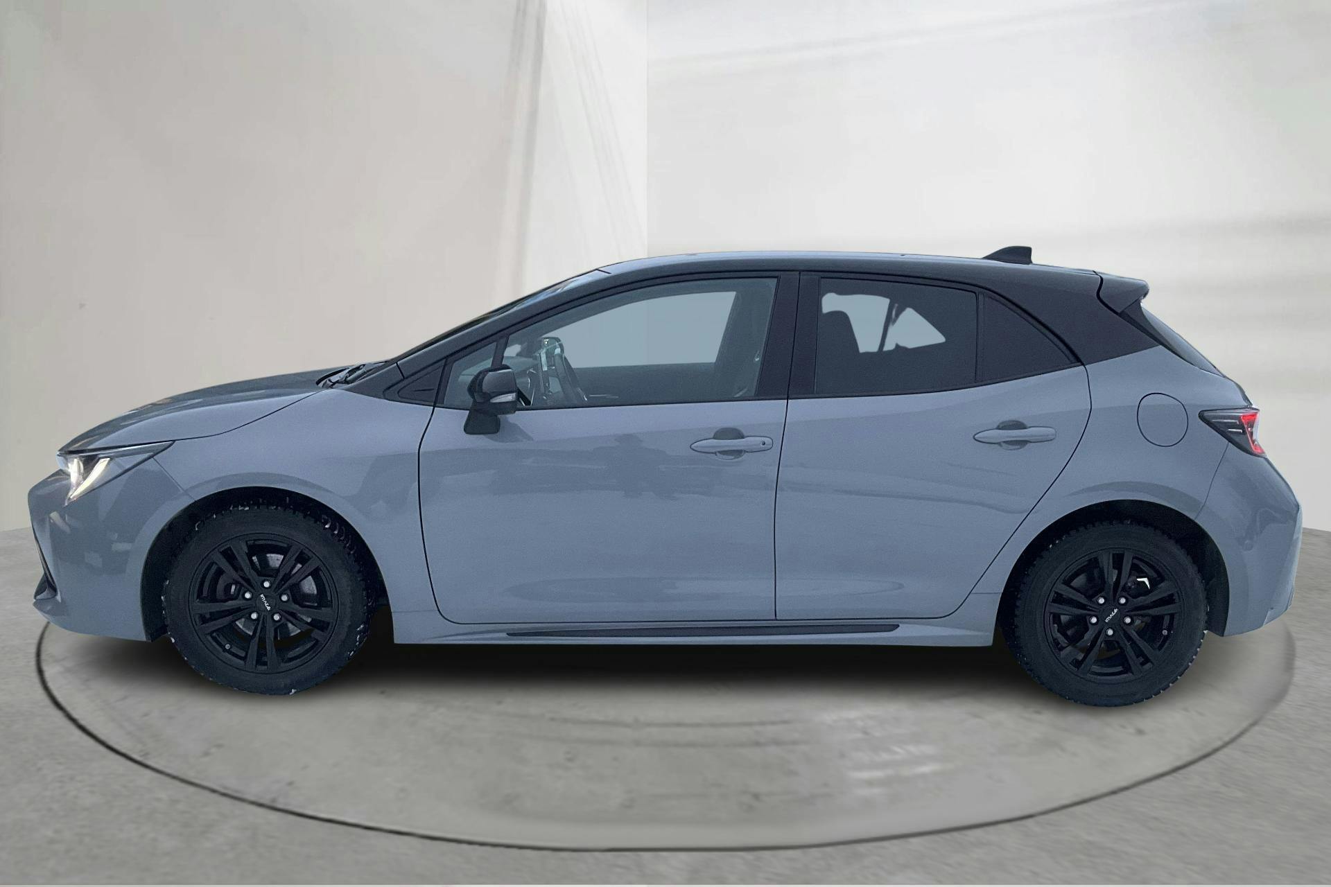 Presentationsfoto 2 av 15: Toyota Corolla 1.8 Hybrid 5dr (122hk) - 11 124 mil - Automat - grå - 2022