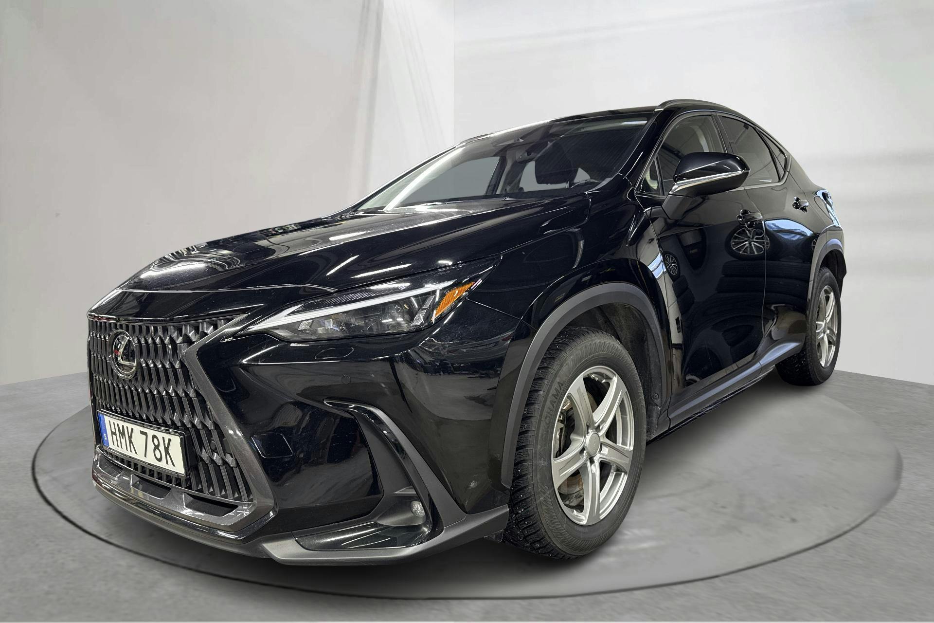 Presentationsfoto 1 av 17: Lexus NX 450h+ AWD (309hk) - 10 153 mil - Automat - svart - 2023