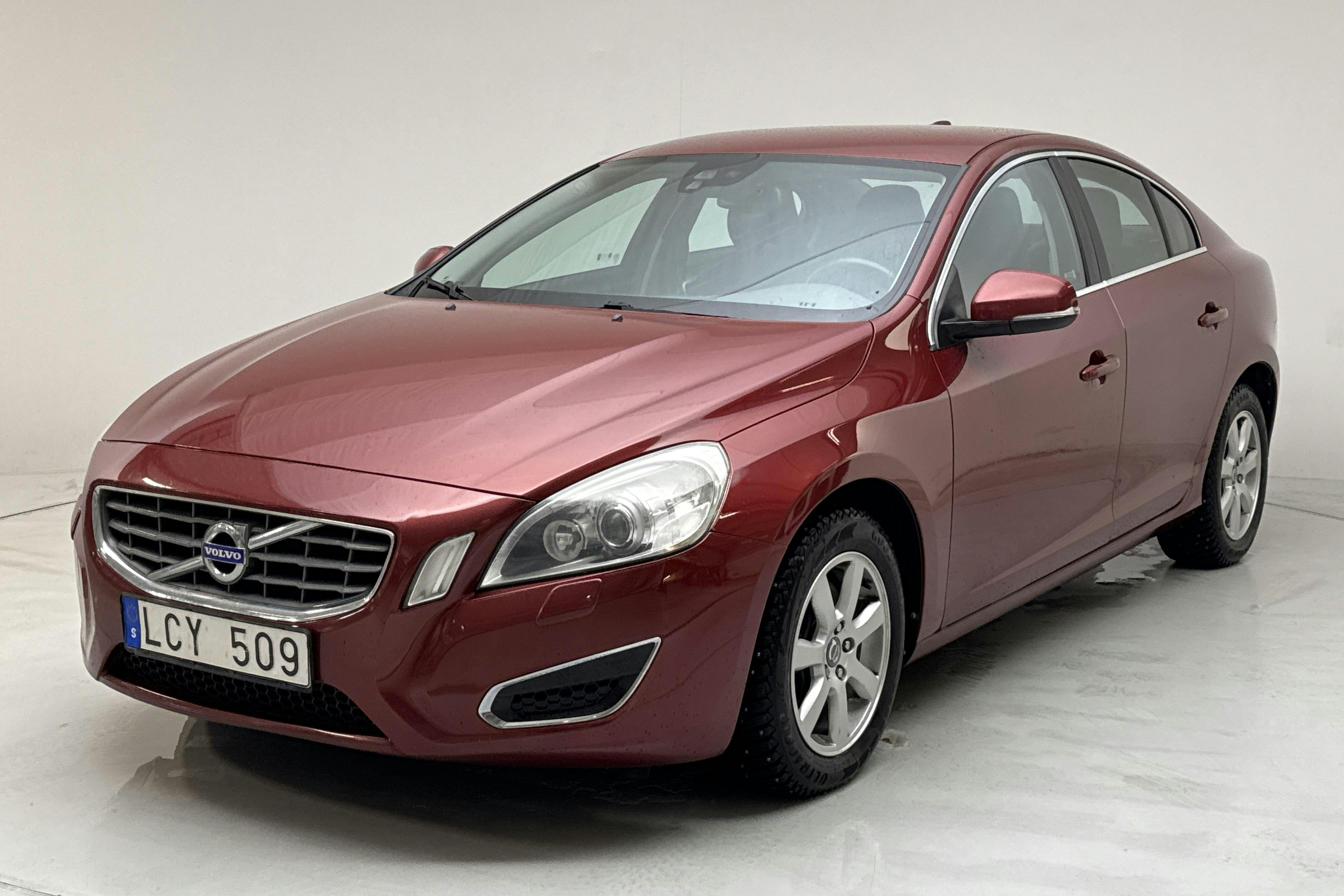 Presentationsfoto 1 av 13: Volvo S60 D5 AWD (205hk) - 17 008 mil - Automat - röd - 2011