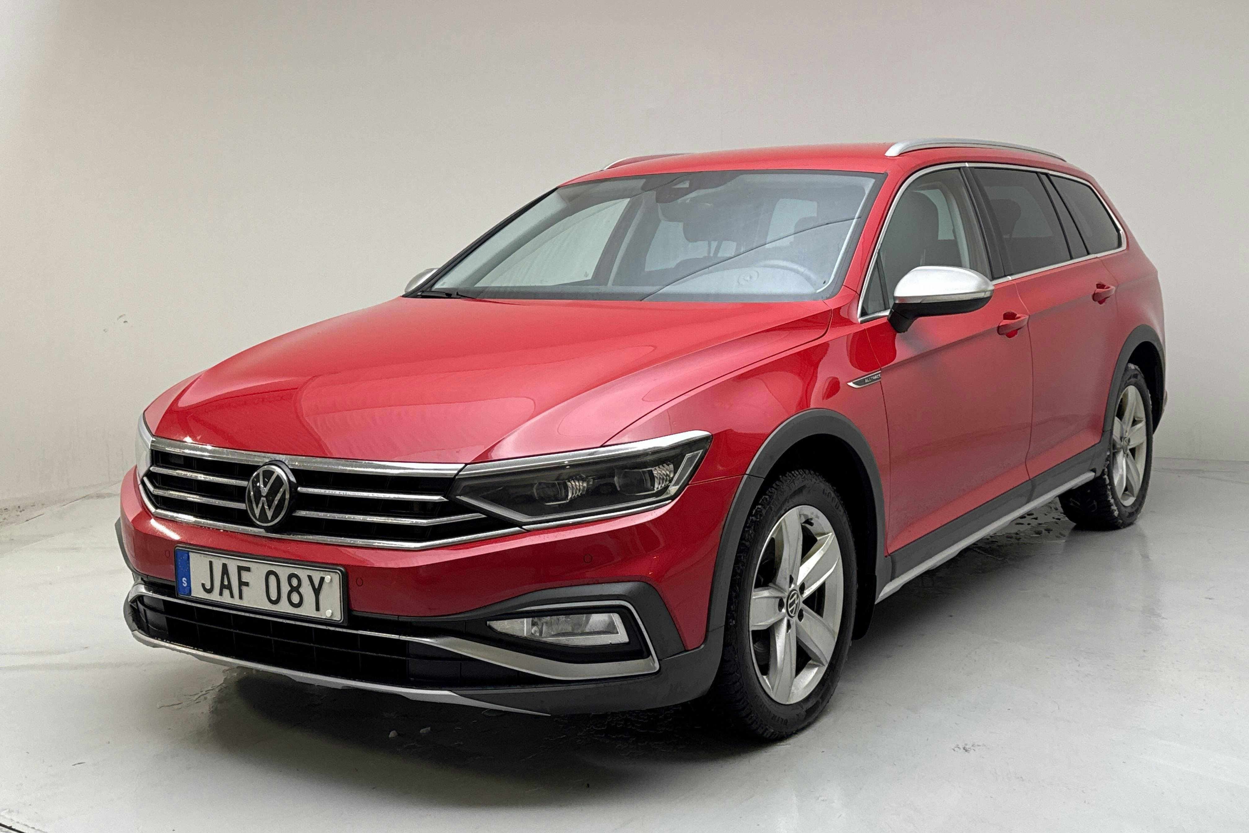 Presentationsfoto 1 av 15: VW Passat Alltrack 2.0 TDI Sportscombi 4Motion (200hk) - 17 739 mil - Automat - röd - 2023