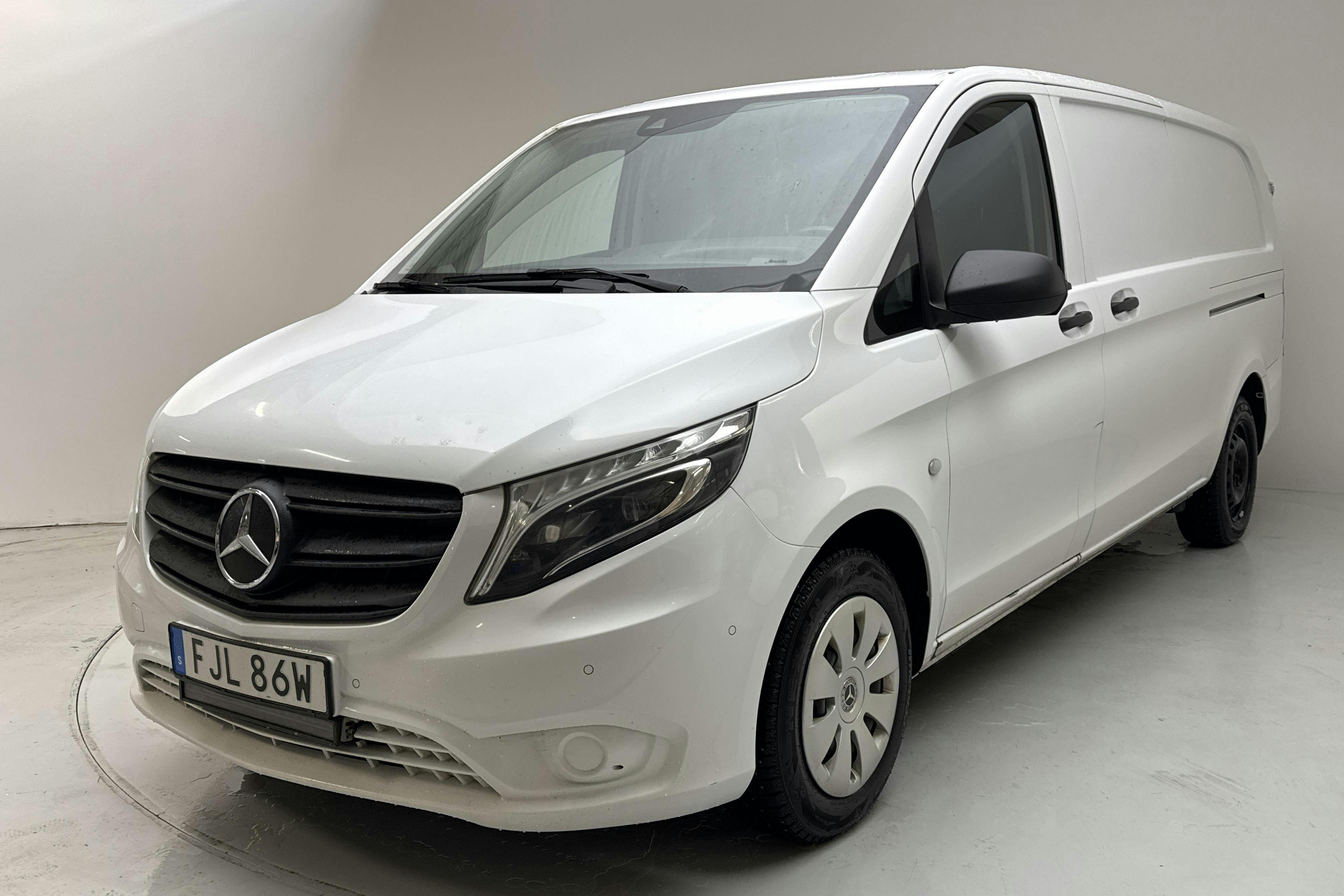 Presentation photo 1 of 12: Mercedes Vito 116 CDI W640 (163hk) - 237 480 km - Automatic - white - 2022
