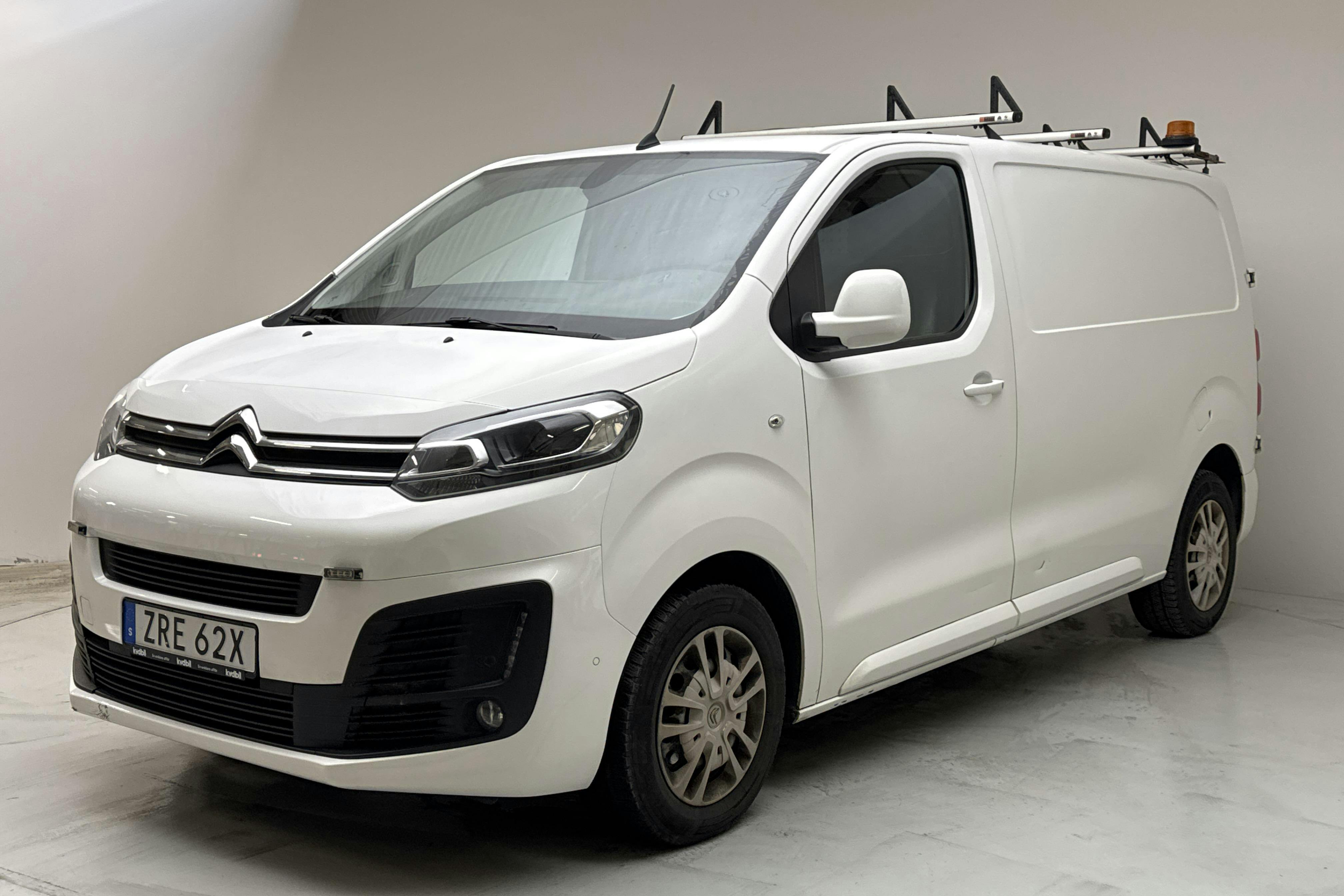 Præsentationsfoto 1 af 14: Citroën Jumpy III 2.0 BlueHDI Skåp (120hk) - 75 850 kilometer - Salgsautomat - Hvid - 2020