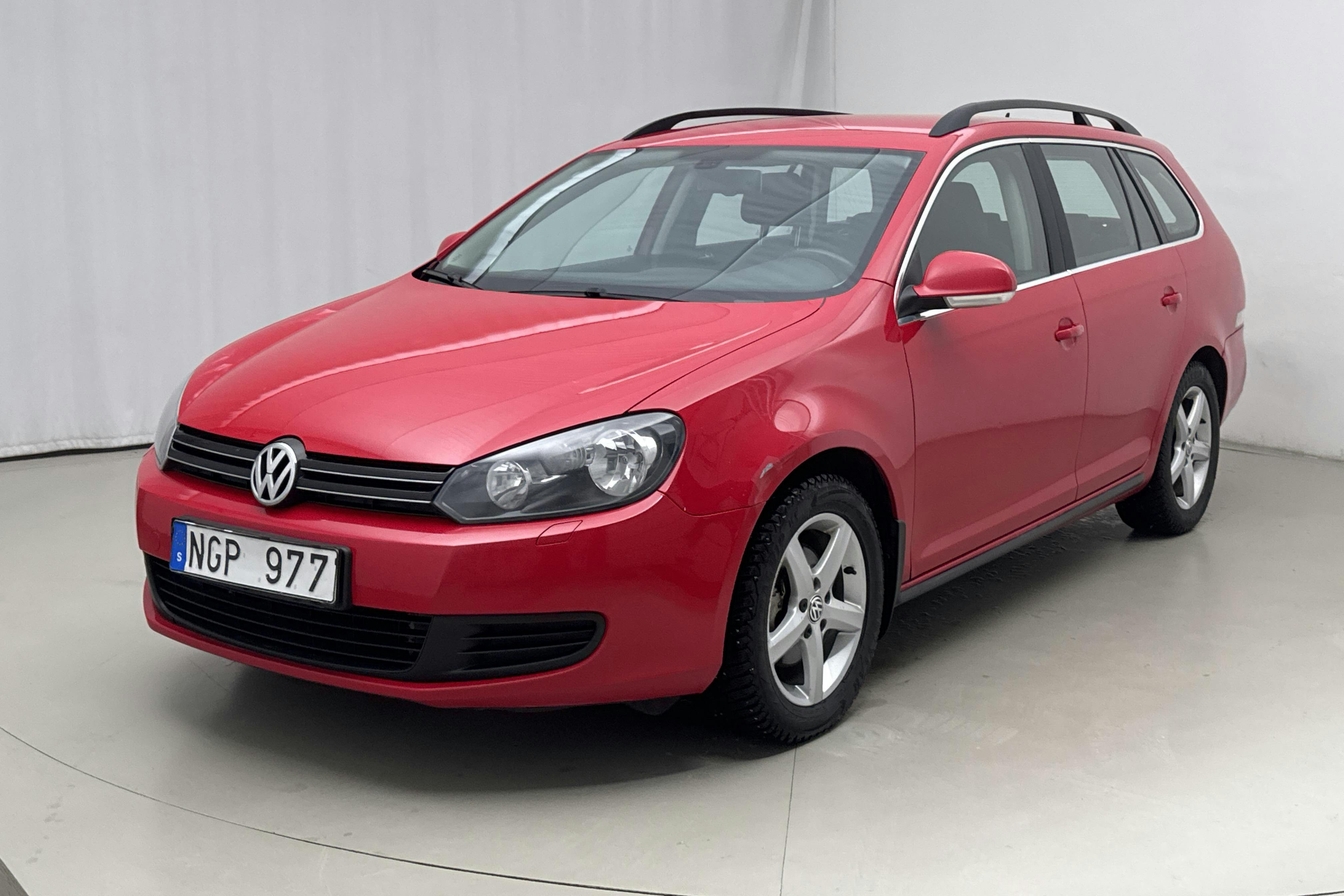 Zdjęcie prezentacyjne 1 z 12: VW Golf VI 1.6 TDI BlueMotion Technology Variant (105hk) - 270 920 km - Manualna - czerwony - 2013