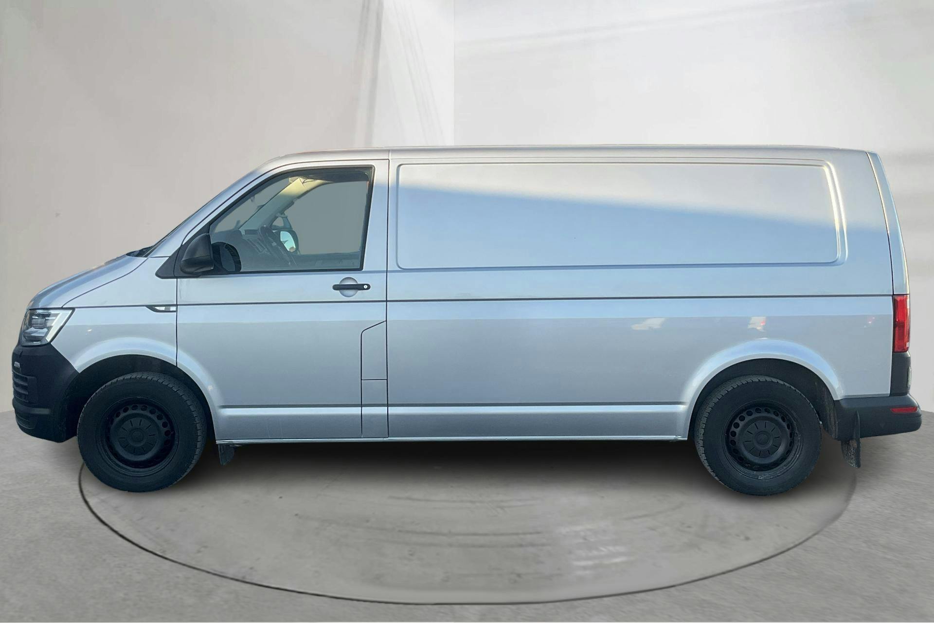 Präsentationsfoto 2 von 14: VW Transporter T6 2.0 TDI BMT Skåp 4MOTION (150hk) - 261 730 Kilometer - Verkaufsautomat - Silber - 2019