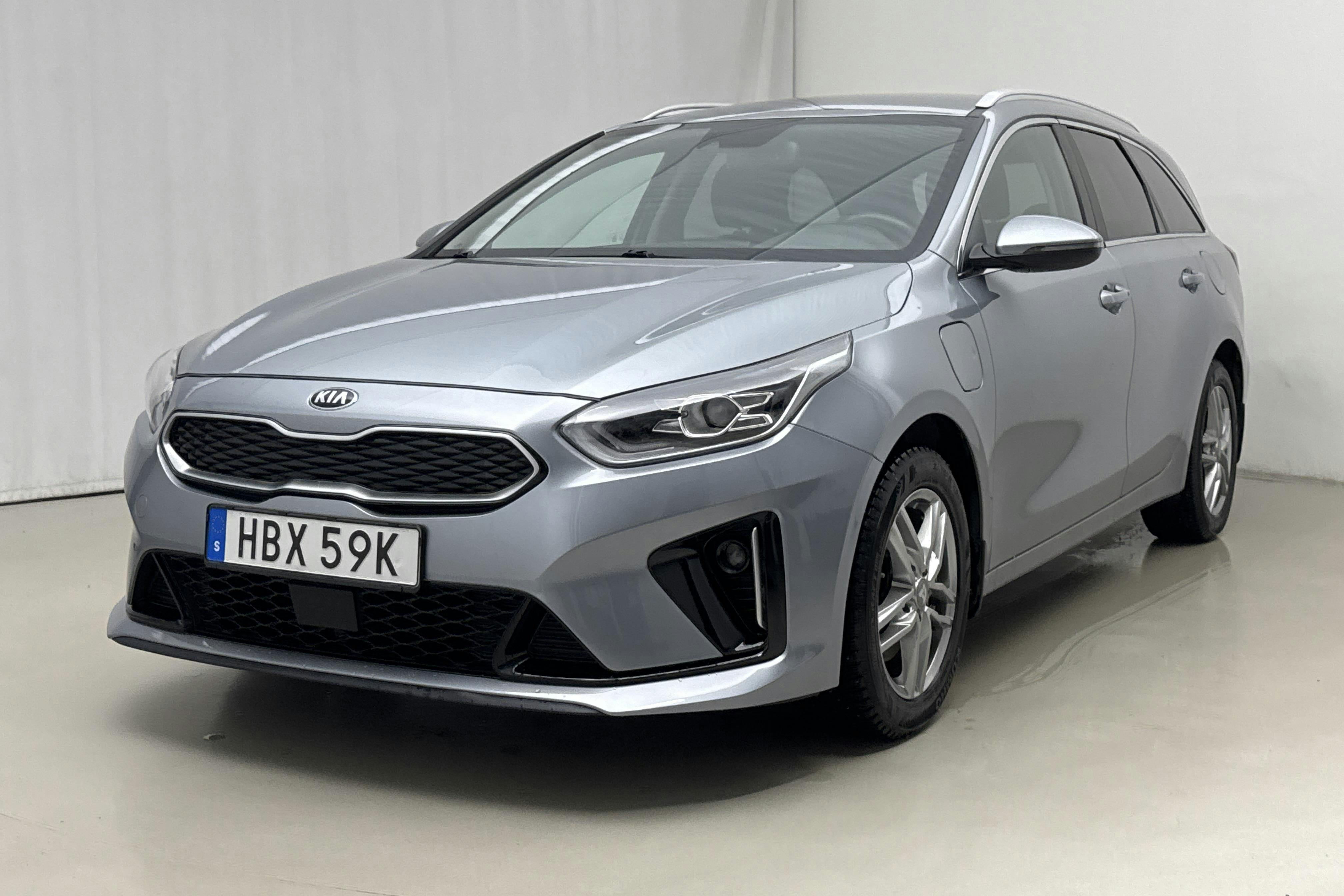 Presentationsfoto 1 av 22: KIA Ceed 1.6 Plug-in Hybrid SW (141hk) - 7 374 mil - Automat - grå - 2021