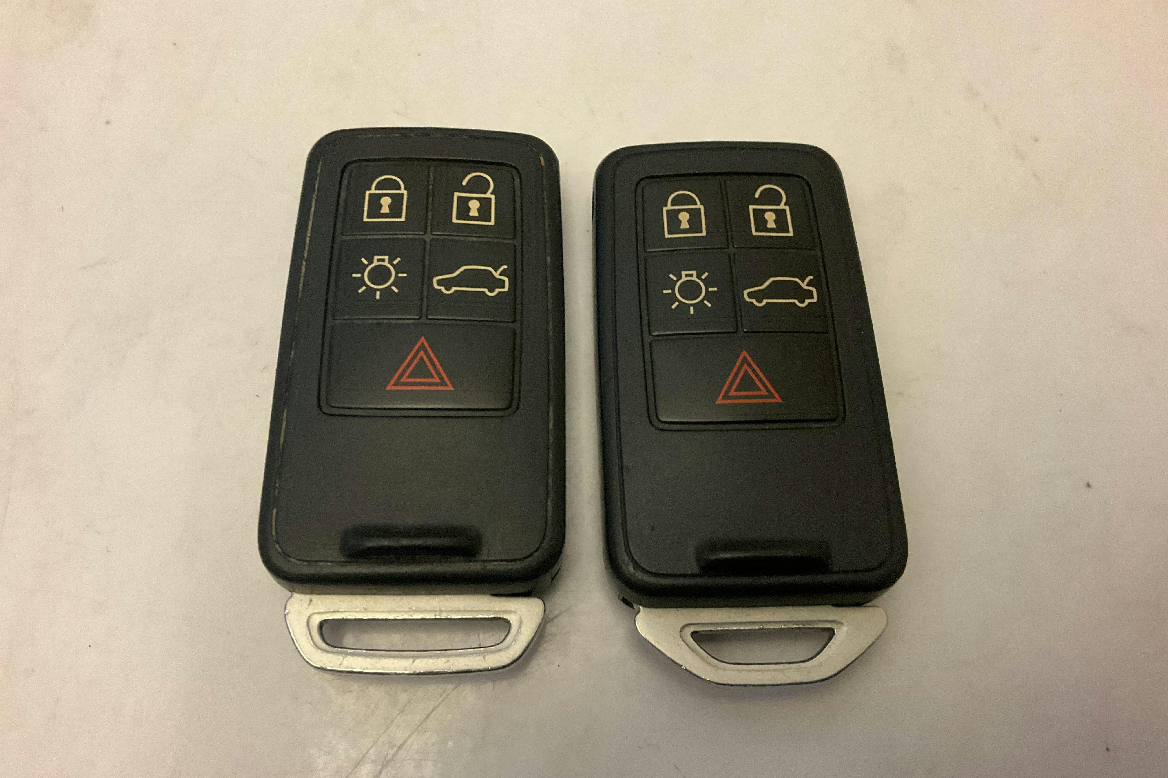 Präsentationsfoto 15 von 15: Volvo V40 D2 (115hk) - 232 230 Kilometer - Handbuch - Weiß - 2015