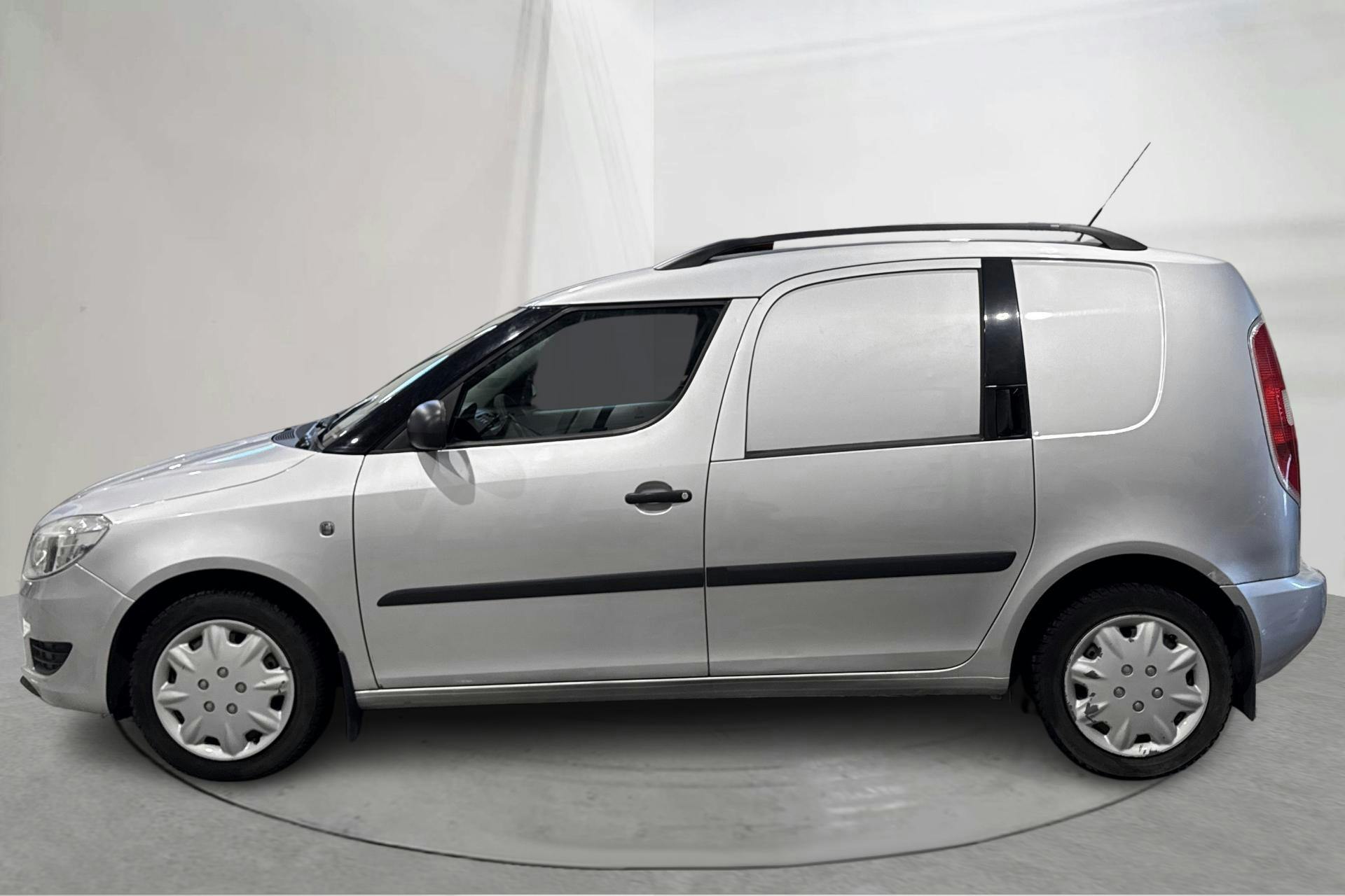 Presentation photo 2 of 12: Skoda Praktik 1.2 TDI (75hk) - 109 040 km - Manual - silver - 2011