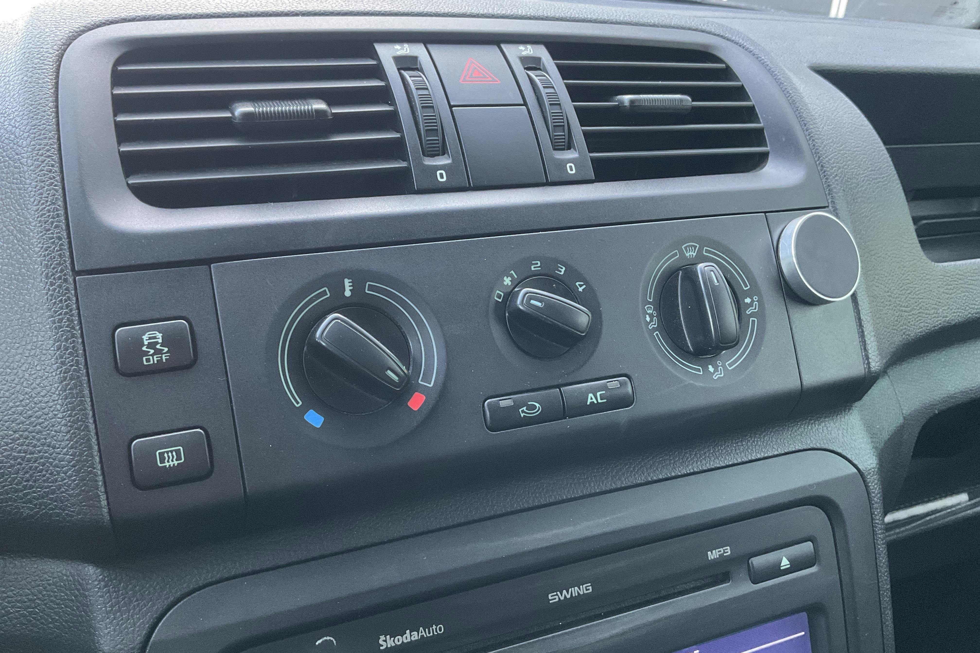 Presentation photo 12 of 12: Skoda Praktik 1.2 TDI (75hk) - 109 040 km - Manual - silver - 2011