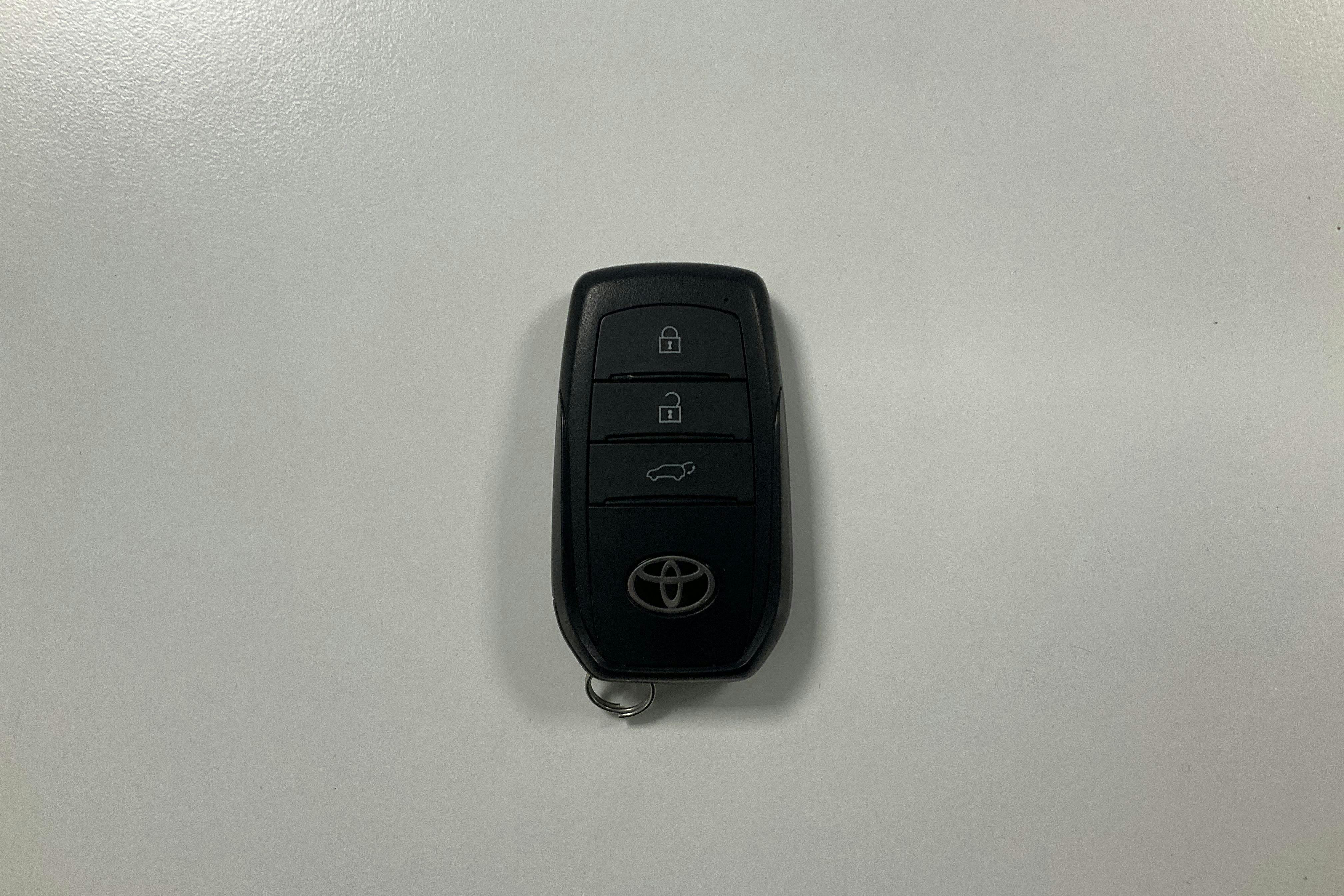 Presentation photo 12 of 12: Toyota C-HR 1.8 Elhybrid (140hk) - 104 900 km - Automatic - white - 2024