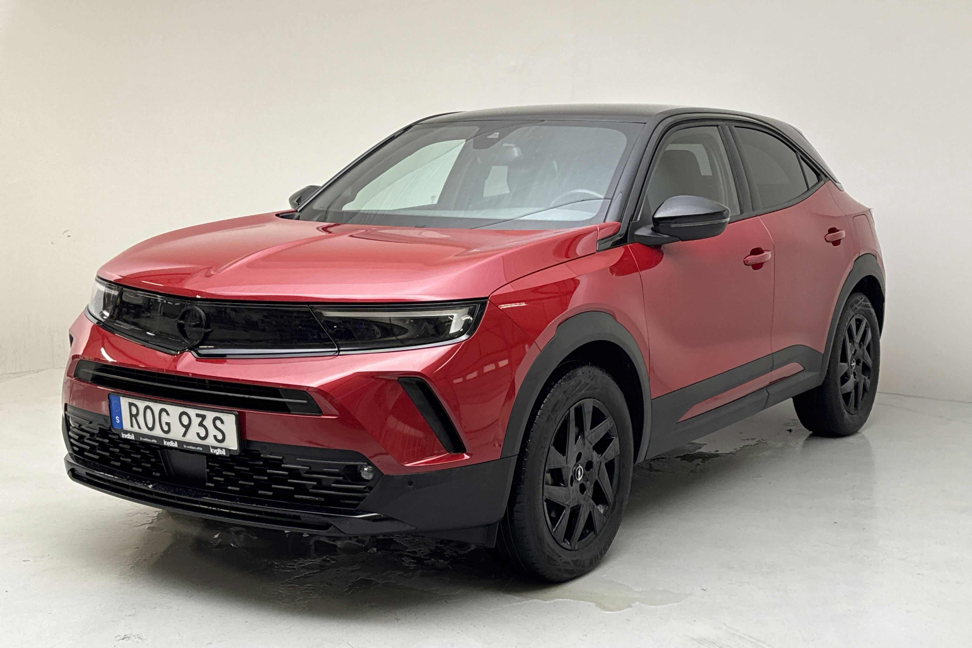 Presentationsfoto 1 av 13: Opel Mokka-e (136hk) - 7 641 mil - Automat - röd - 2022