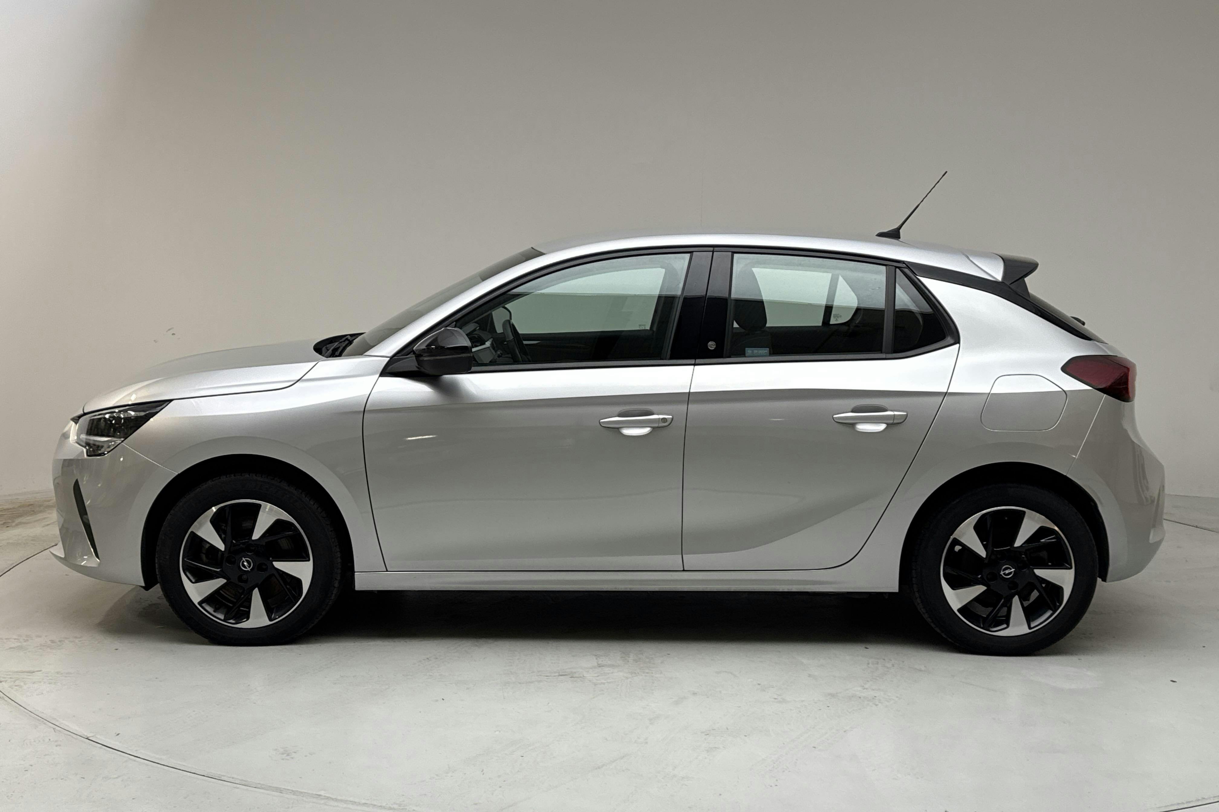 Presentationsfoto 2 av 14: Opel Corsa-e 50kWh 5dr (136hk) - 3 542 mil - Automat - grå - 2022