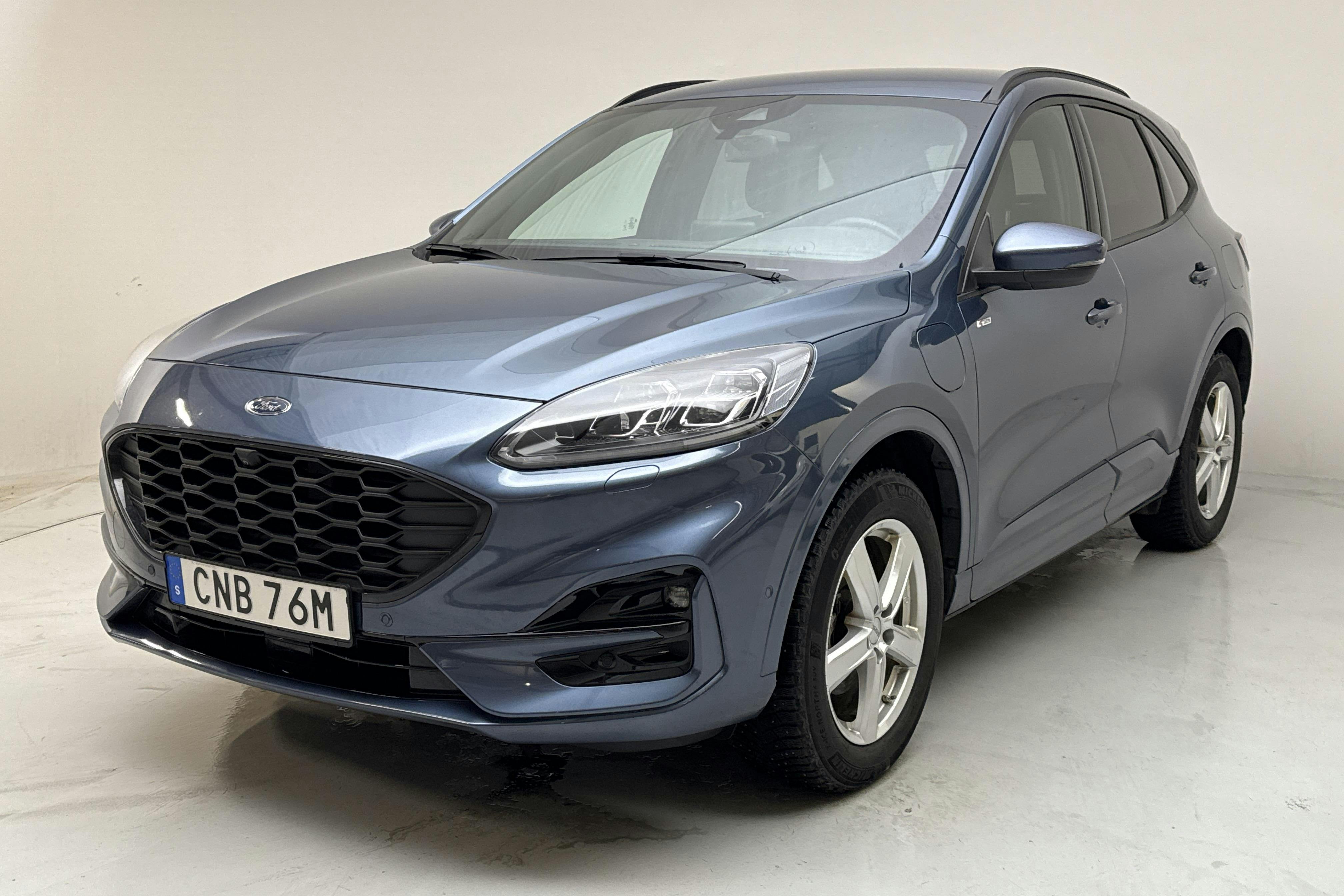 Presentationsfoto 1 av 16: Ford Kuga 2.5 PHEV (225hk) - 6 774 mil - Automat - blå - 2023