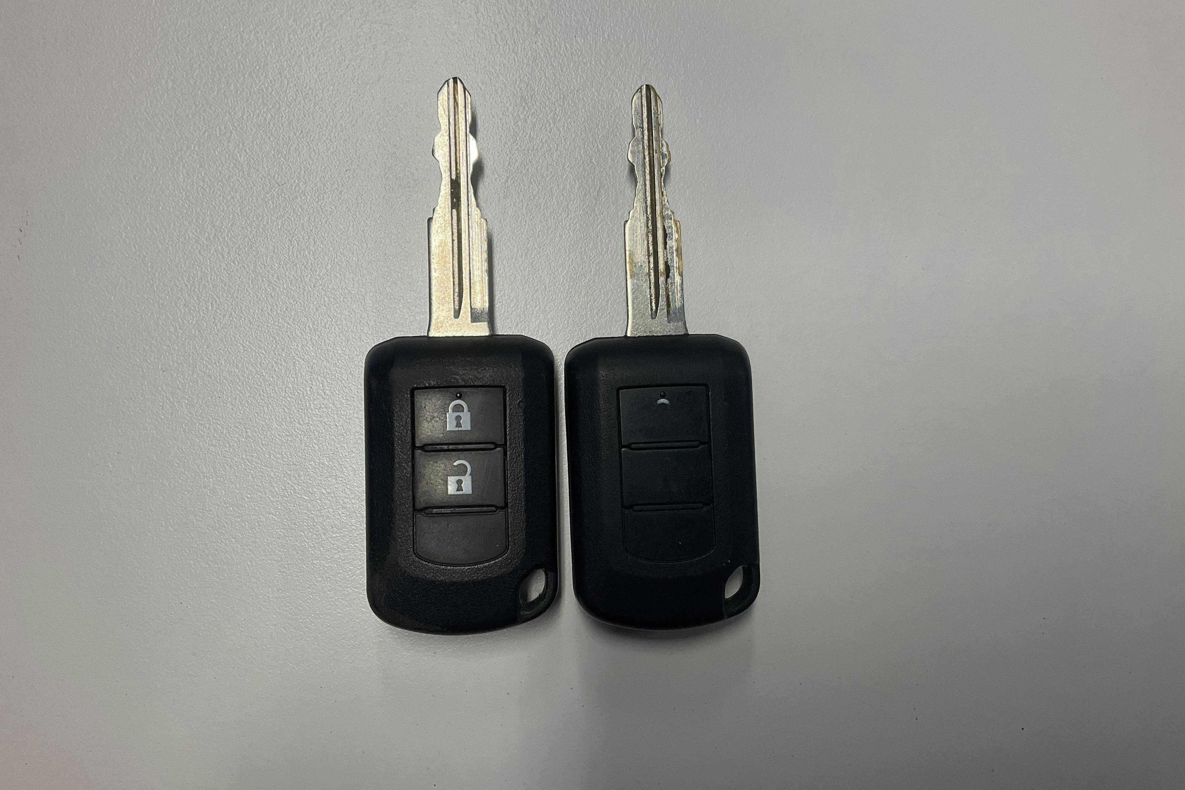 Zdjęcie prezentacyjne 18 z 18: Mitsubishi L200 2.2 DI-D (150hk) - 105 820 km - Manualna - biały - 2020