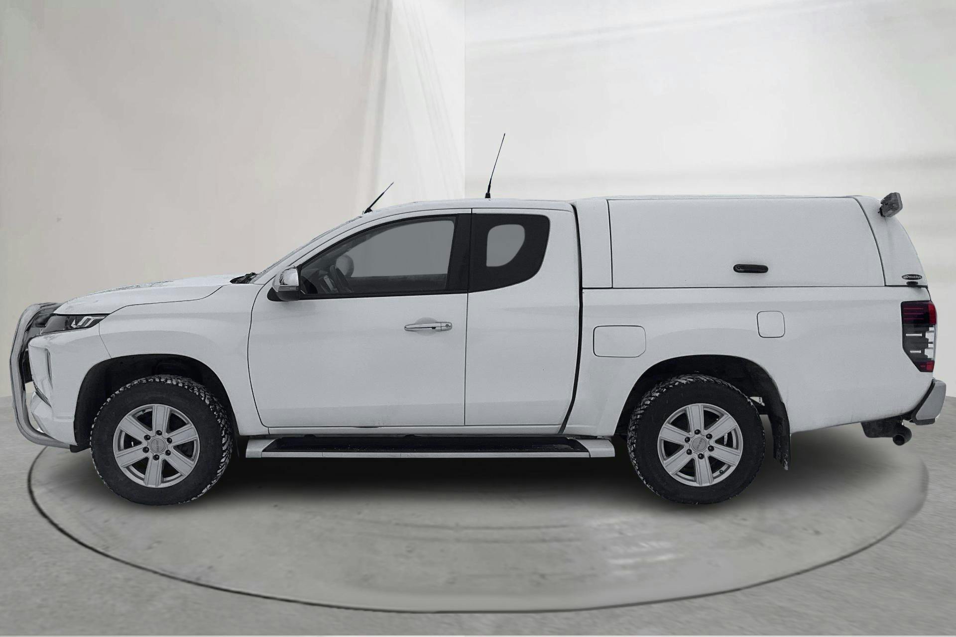 Zdjęcie prezentacyjne 2 z 18: Mitsubishi L200 2.2 DI-D (150hk) - 105 820 km - Manualna - biały - 2020