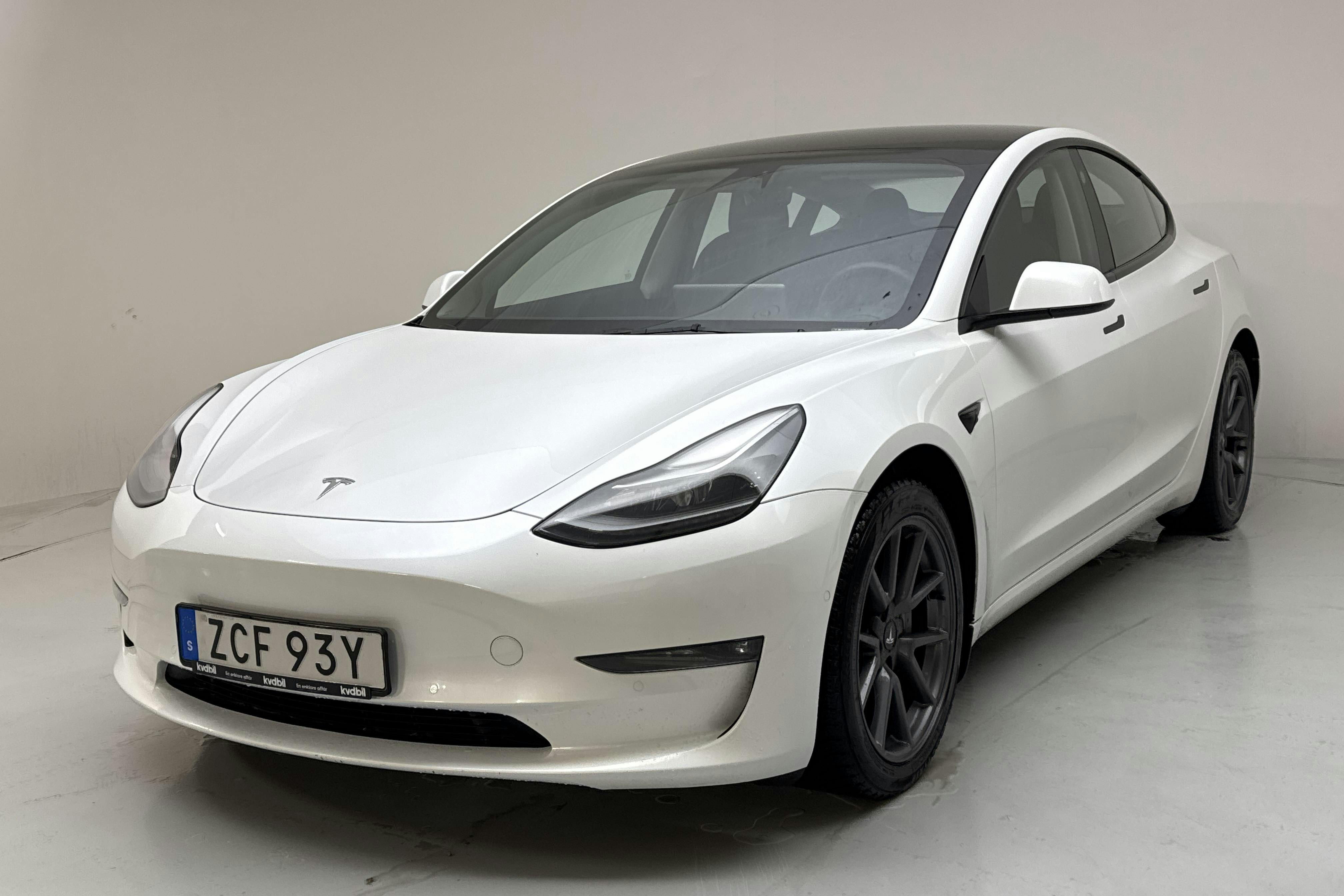 Presentationsfoto 1 av 19: Tesla Model 3 Long Range Dual Motor AWD - 8 162 mil - Automat - vit - 2021