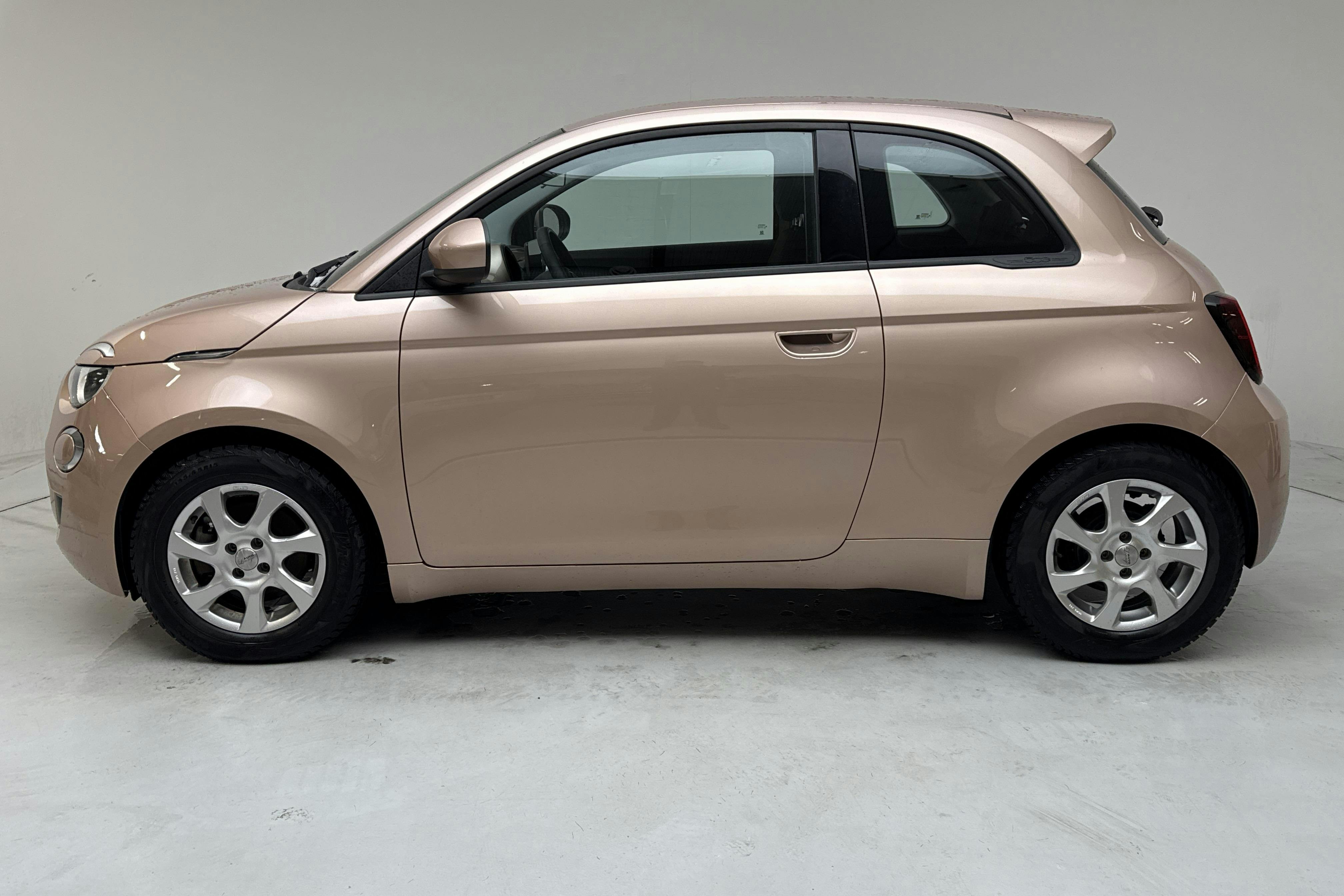 Presentationsfoto 2 av 15: Fiat 500e (118hk) - 6 033 mil - Automat - röd - 2022