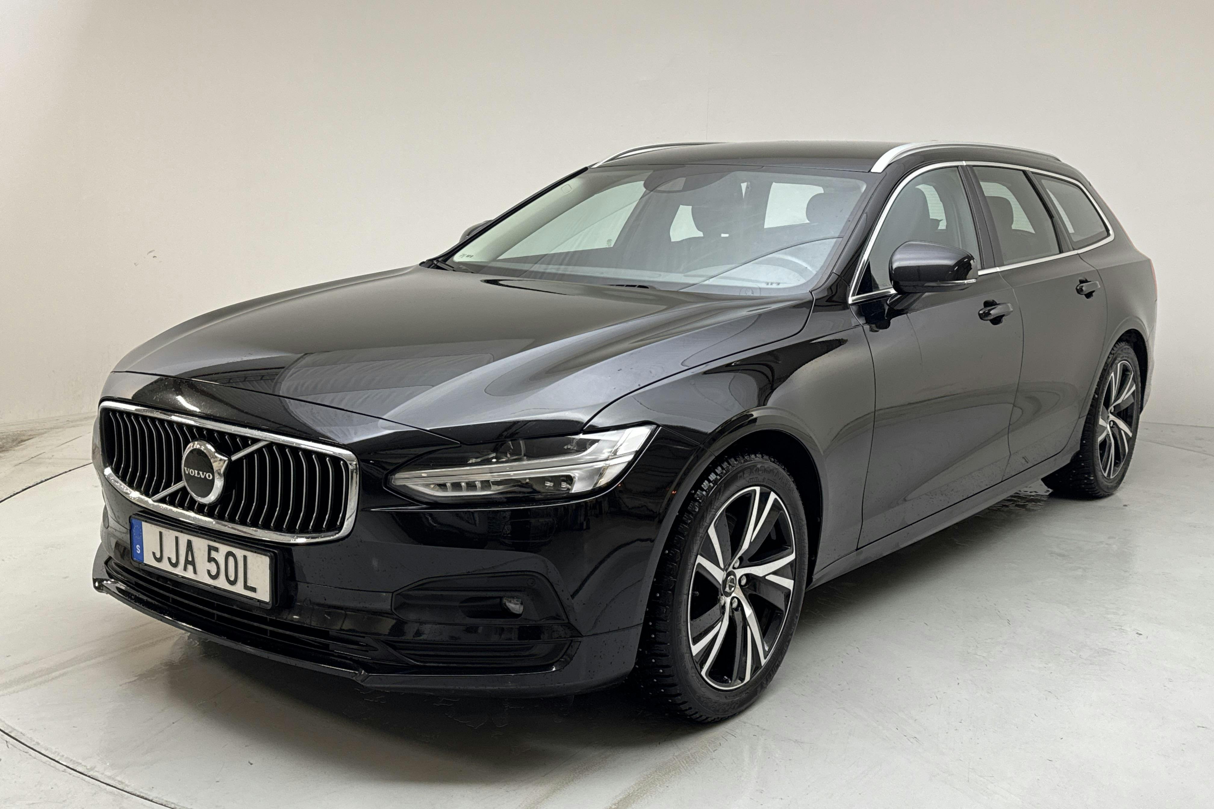 Zdjęcie prezentacyjne 1 z 16: Volvo V90 B4 Mildhybrid, Diesel (190hk) - 110 350 km - Automatyczna - czarny - 2021
