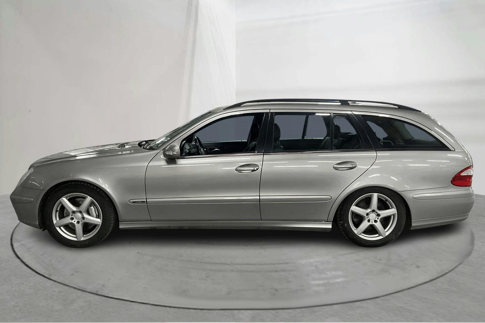 Presentationsfoto 2 av 12: Mercedes E 200 Kompressor Kombi W211 (163hk) - 15 189 mil - Automat - silver - 2005